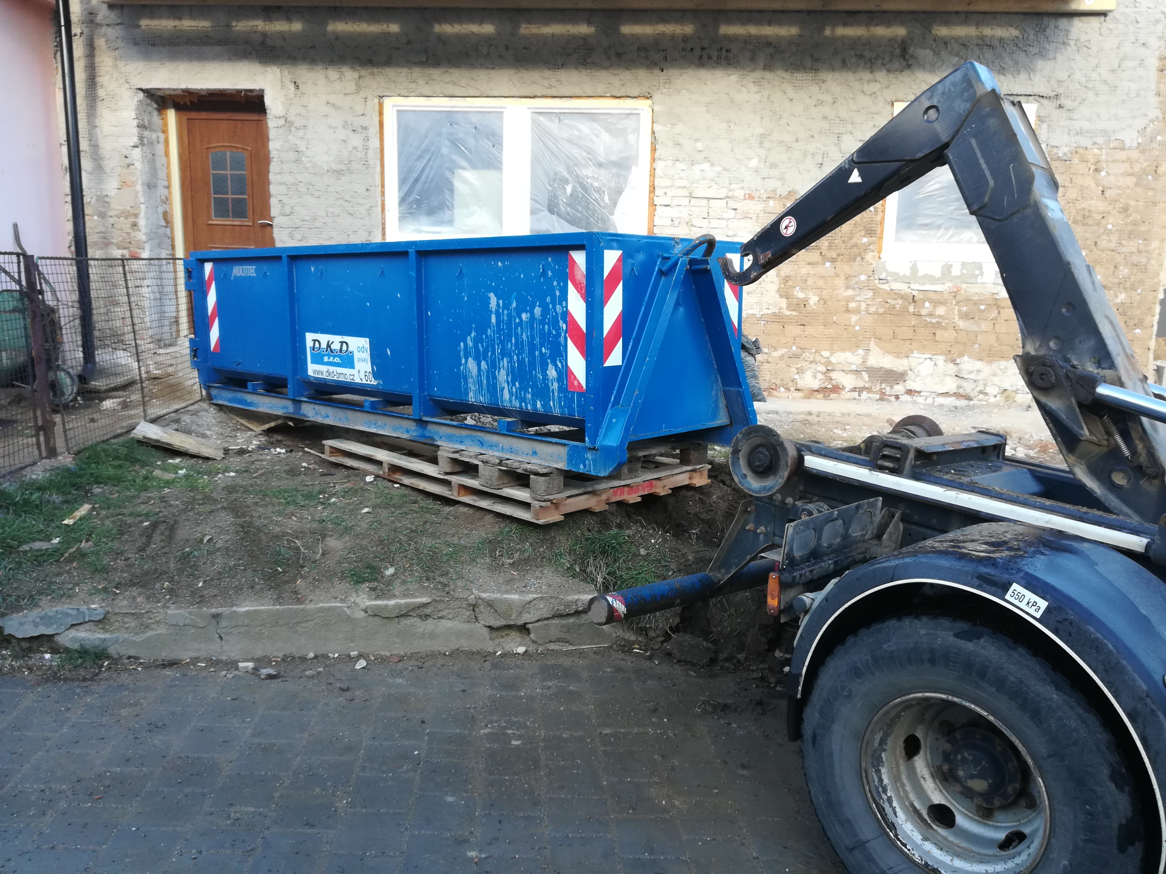 D.K.D. s.r.o. - kontejnerová a nákladní autodoprava foto 4