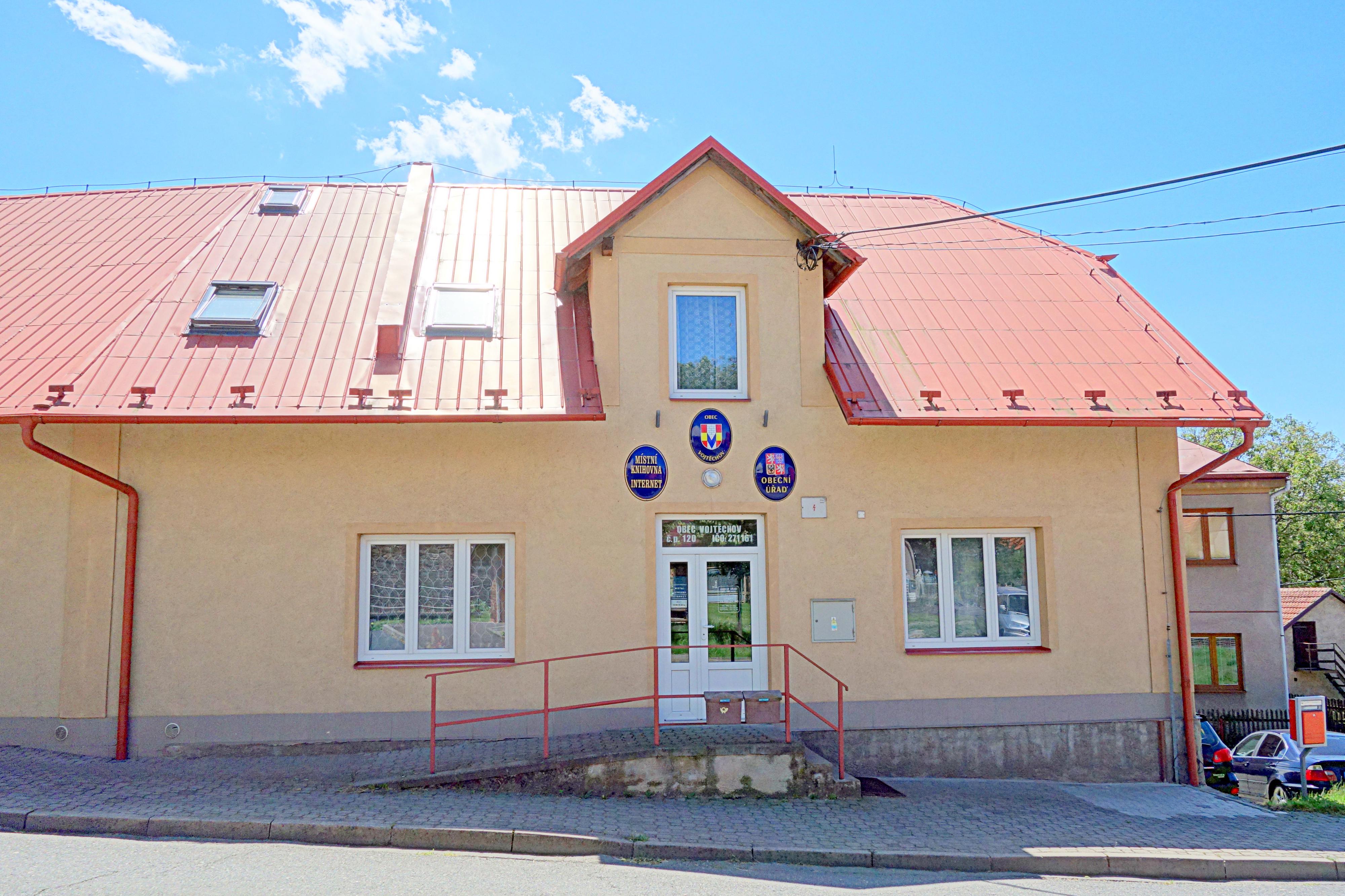 Vojtěchov - obecní úřad foto 2