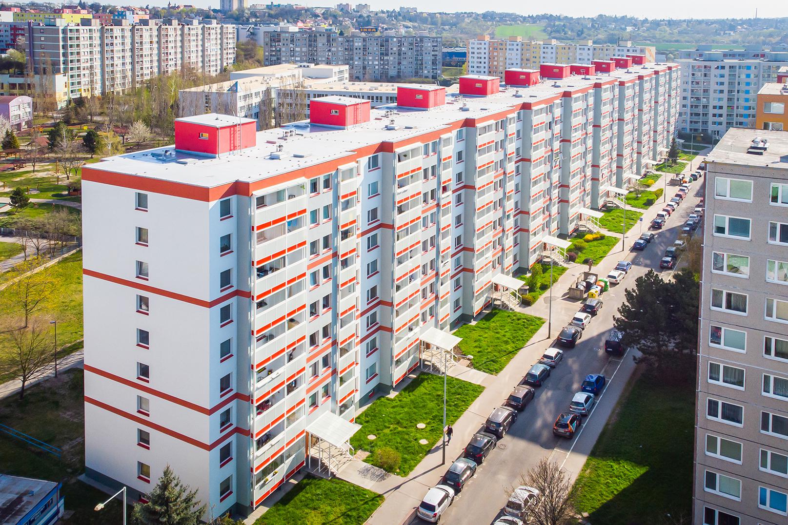 Revitalizujeme bytové domy, zvětšíme balkony.