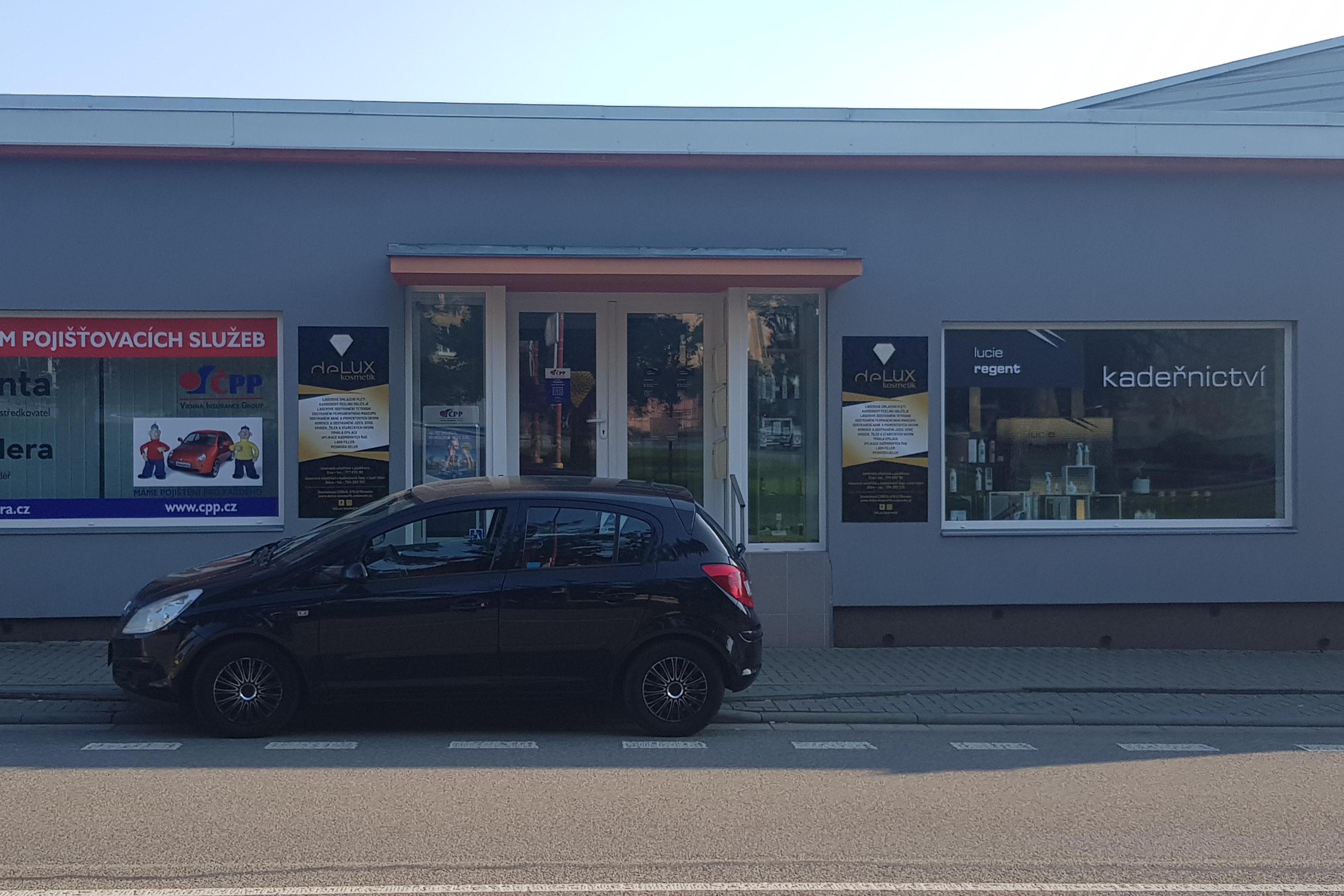 Prodlužování řas deLux kosmetik