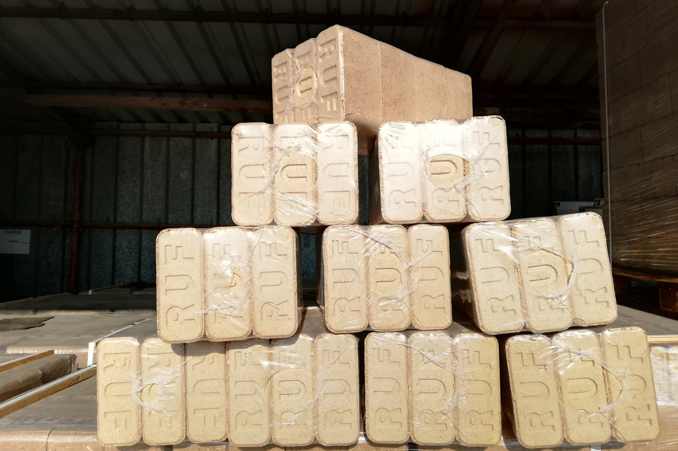 Dřevěné Brikety - Roman Holubář