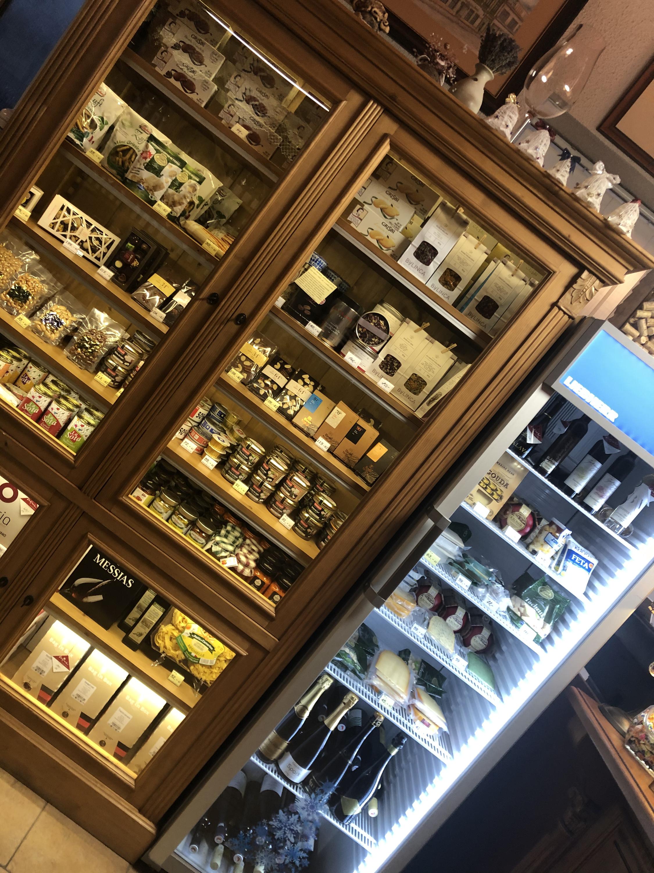 Vinotéka a Galerie Kotýnek foto 3