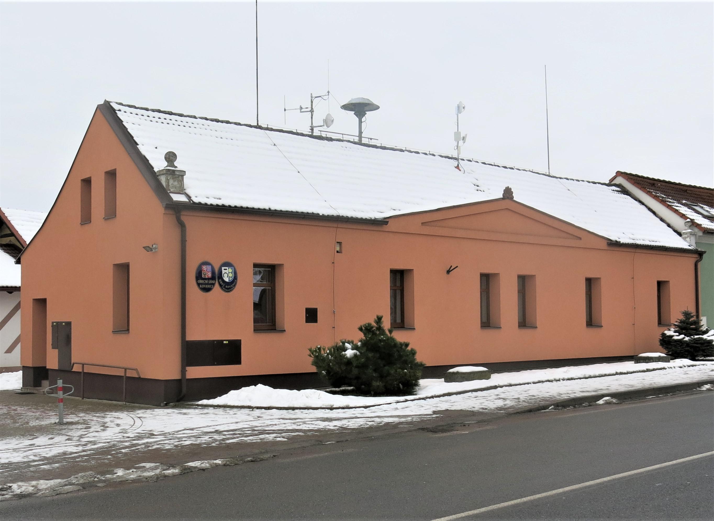 Kovanice - obecní úřad foto 2