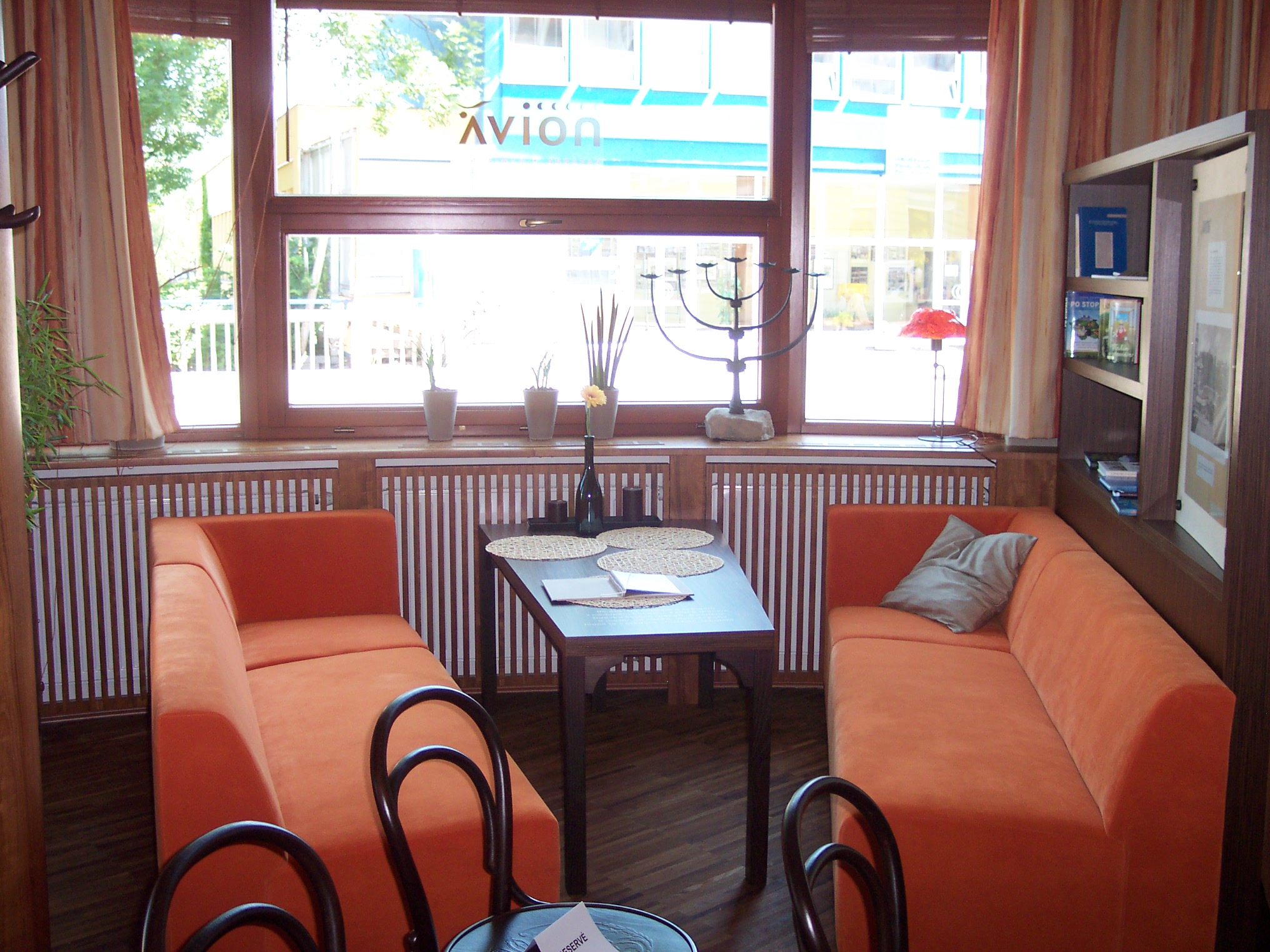 Čítárna a kavárna Avion foto 3