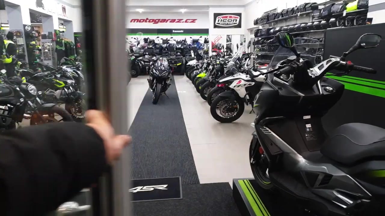 Motogaraz.cz foto 2 (náhled videa)