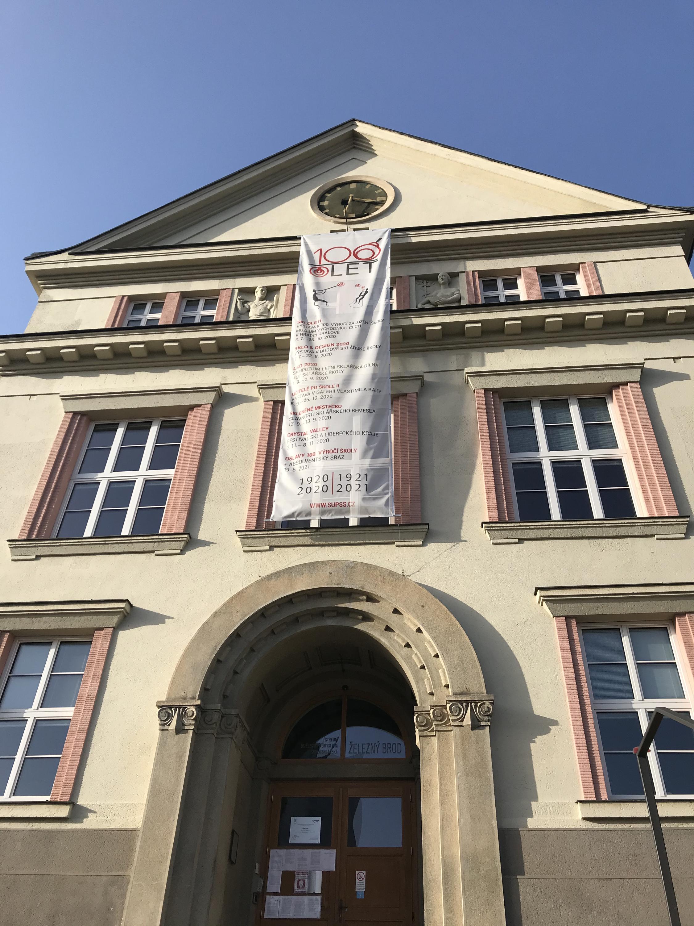 SUPŠ sklářská Železný Brod - knihovna foto 2