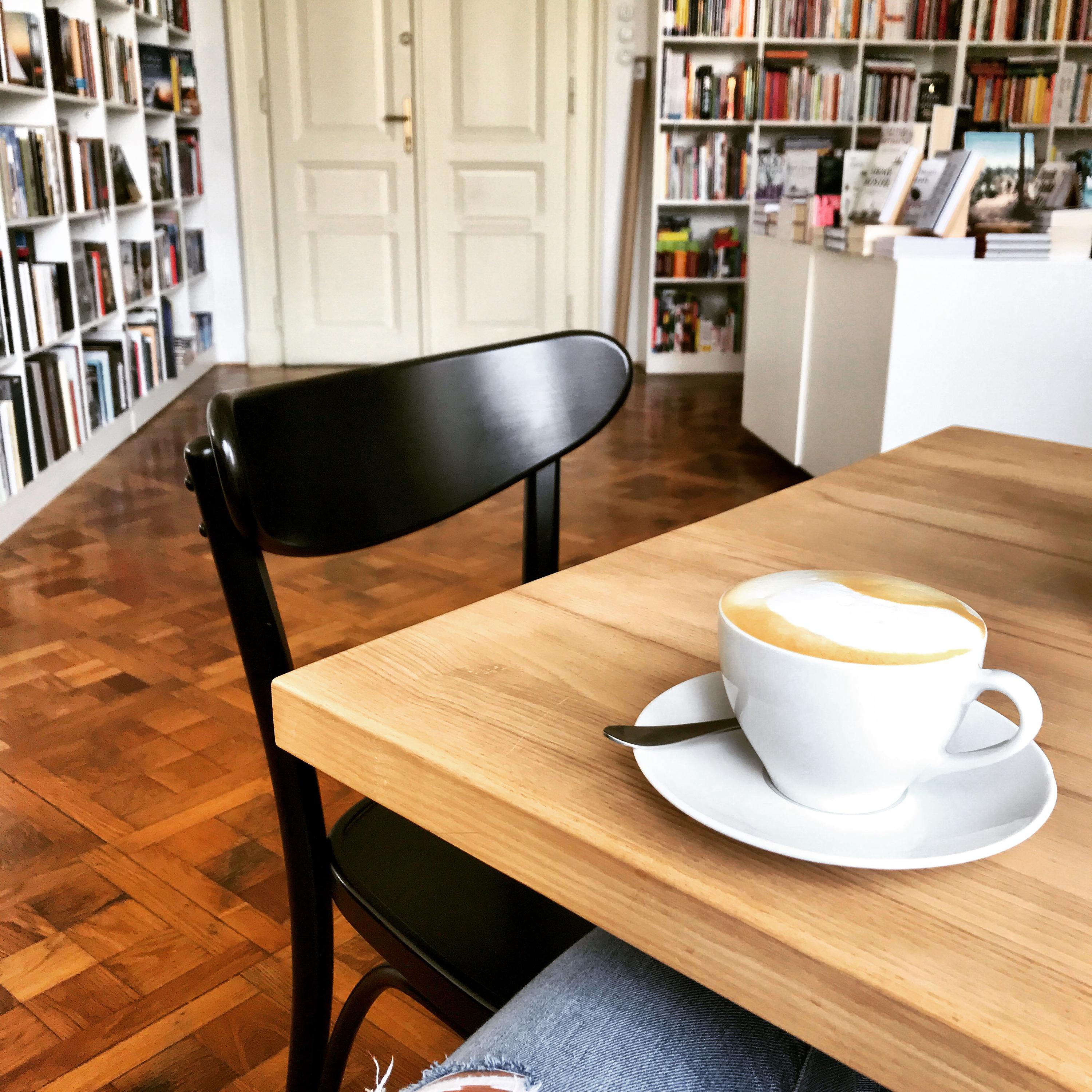 Knihkupectví Křižovatka foto 6