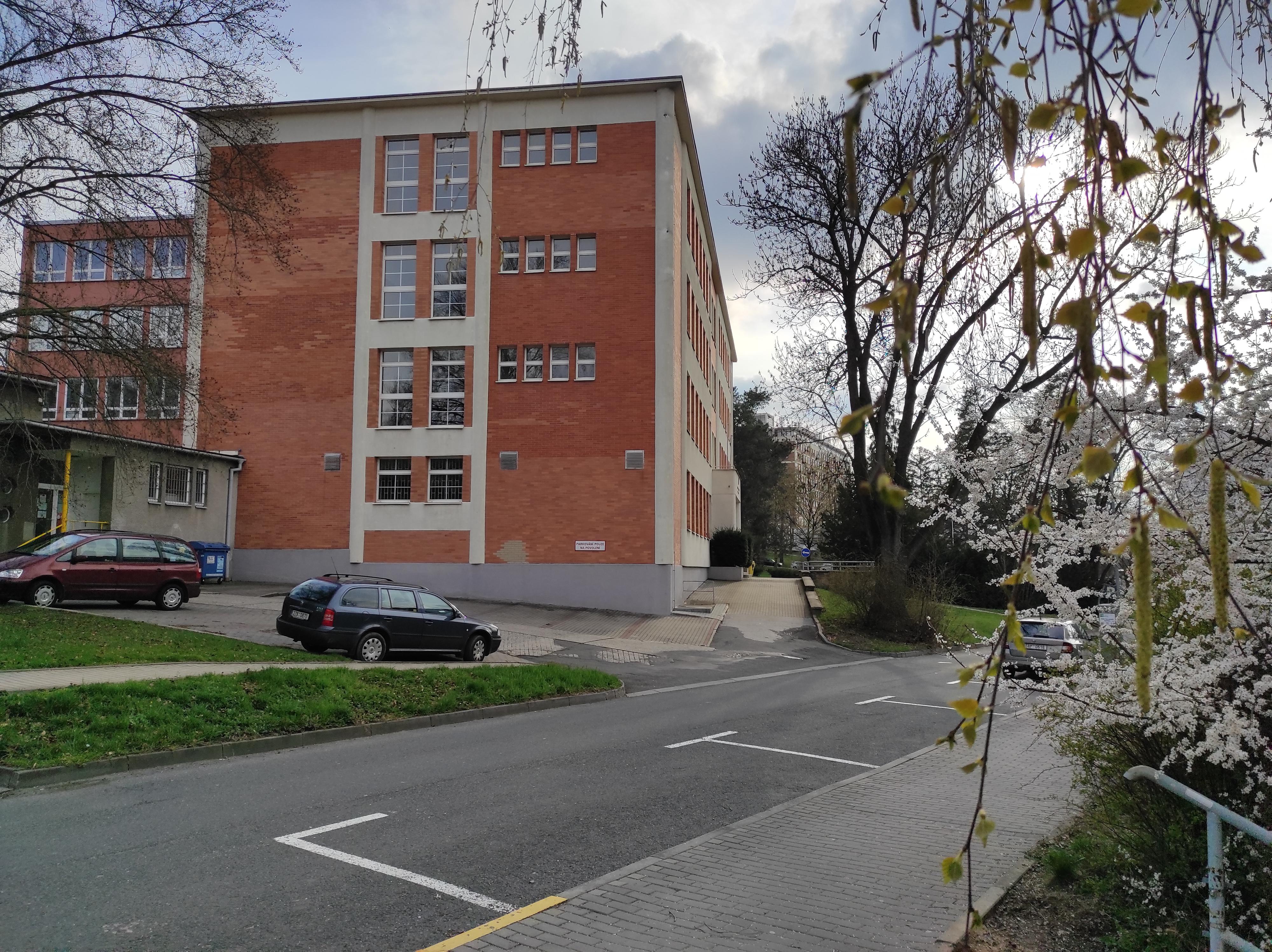 Obchodní akademie Tomáše Bati a Vyšší odborná škola ekonomická Zlín foto 2