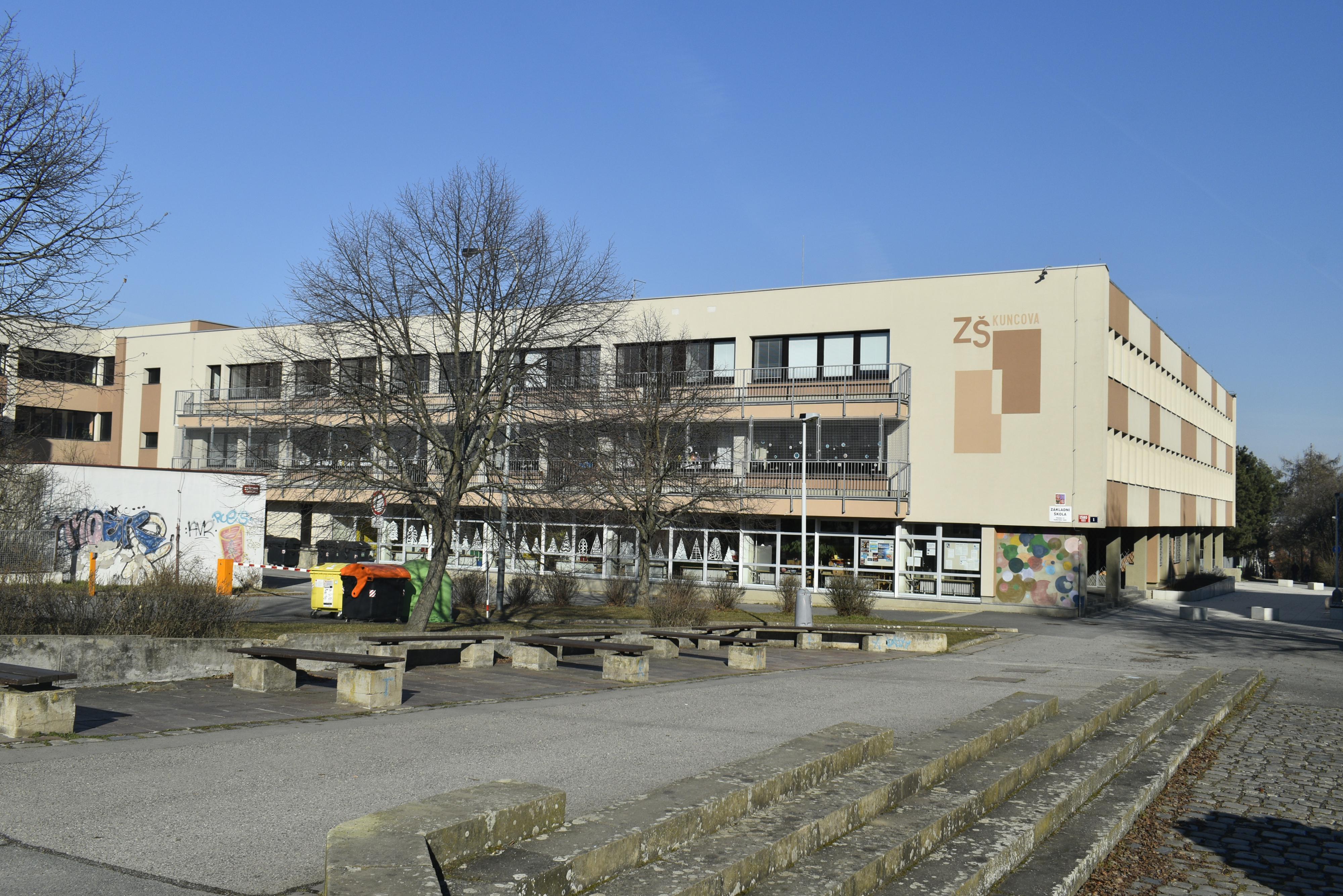 ZŠ Praha 13, Kuncova foto 2