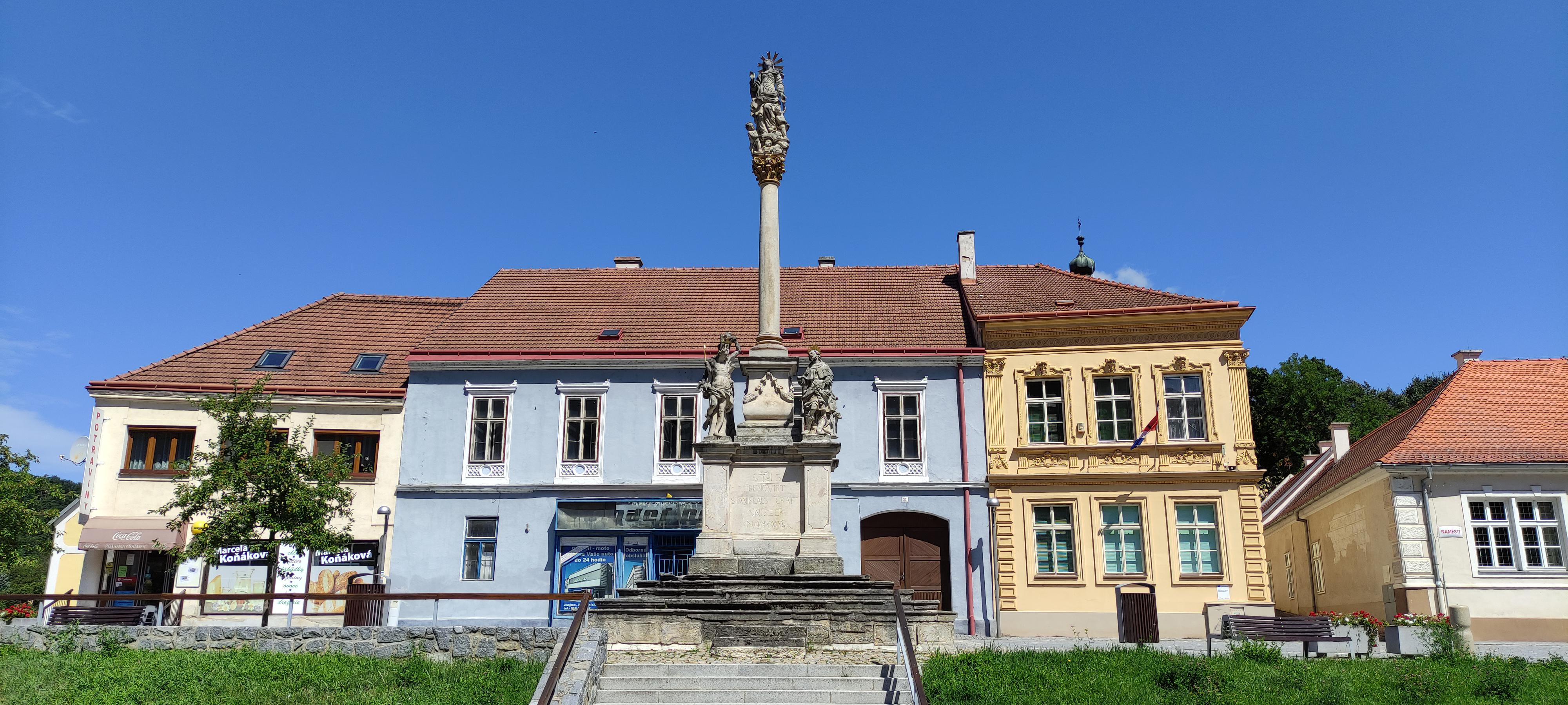 Vranov nad Dyjí - úřad městyse foto 2