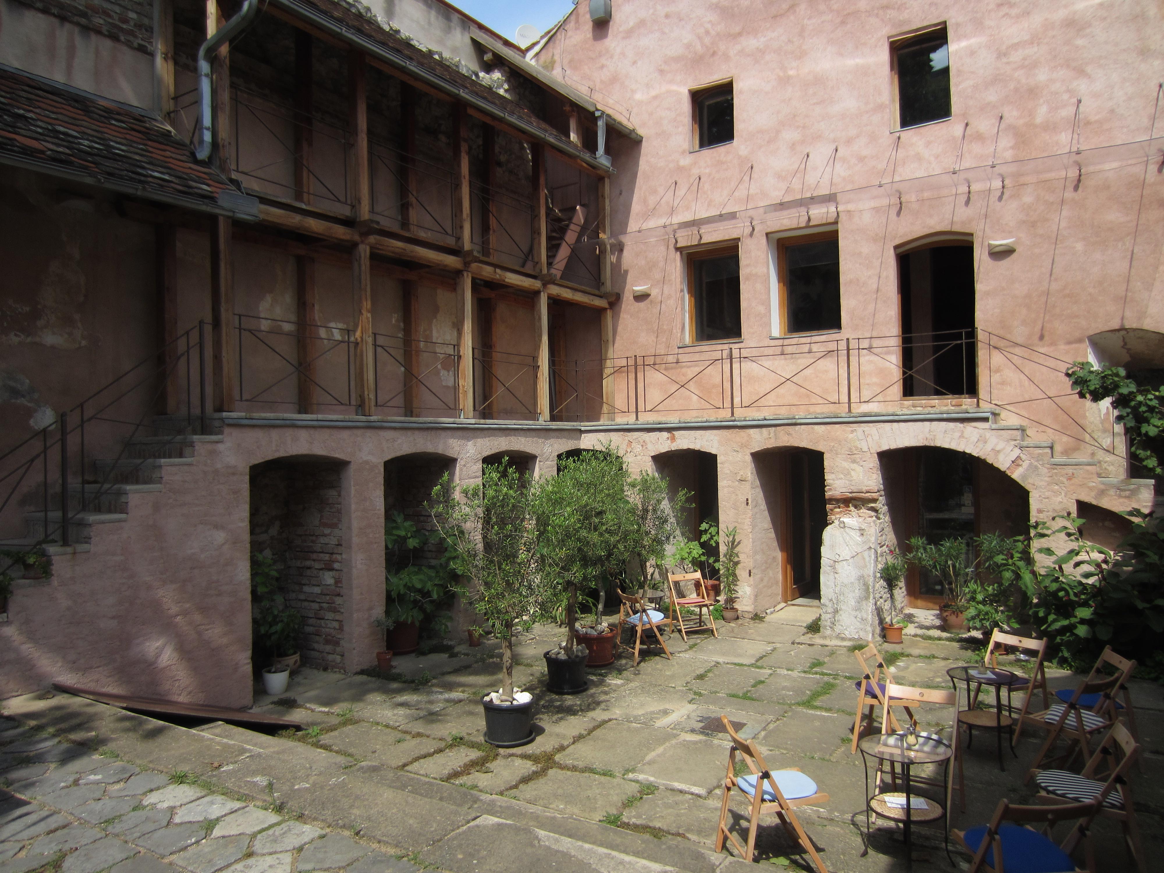 Kavárna a galerie Konvent foto 3