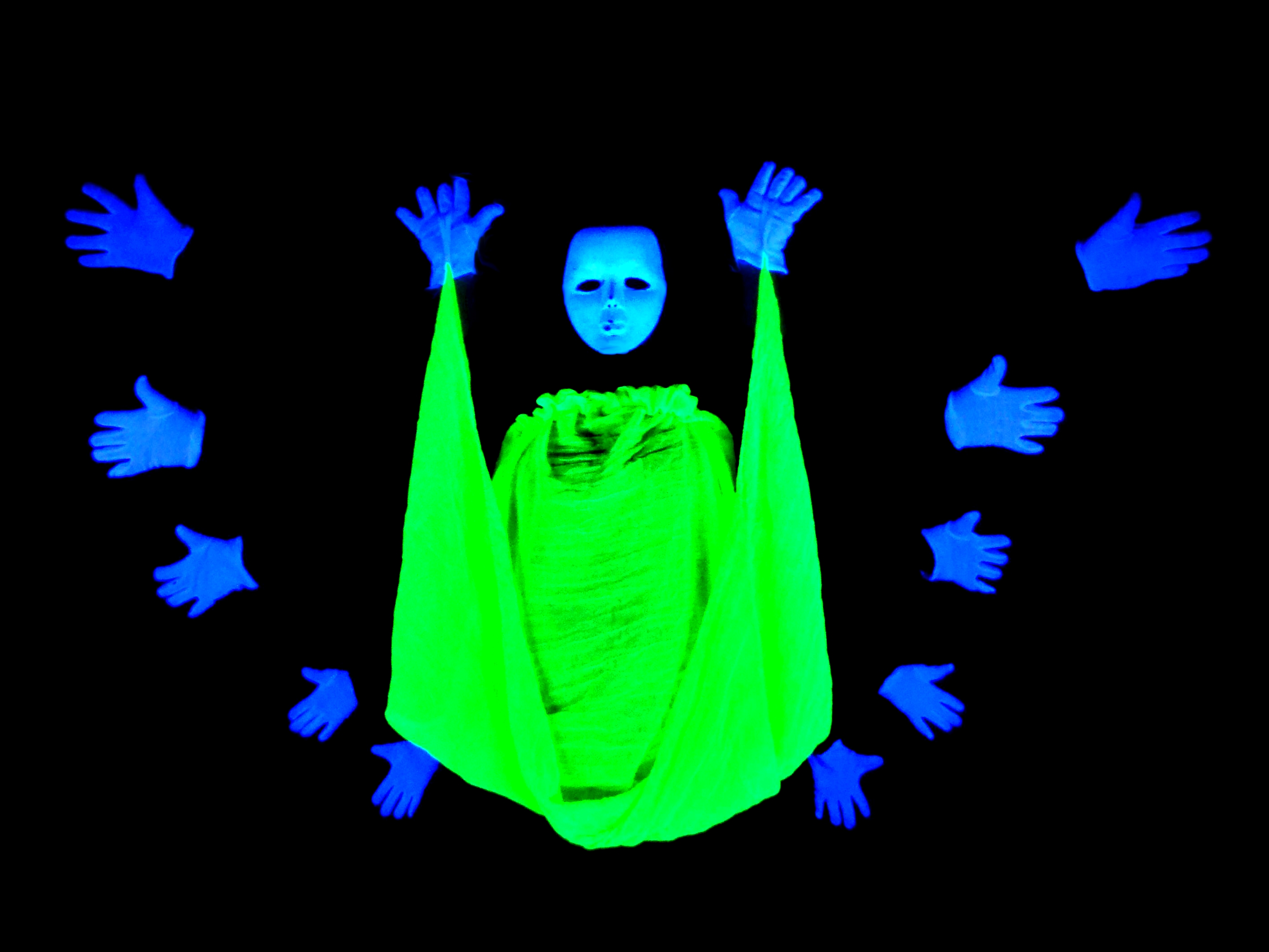 HILT black light theatre Prague foto 2