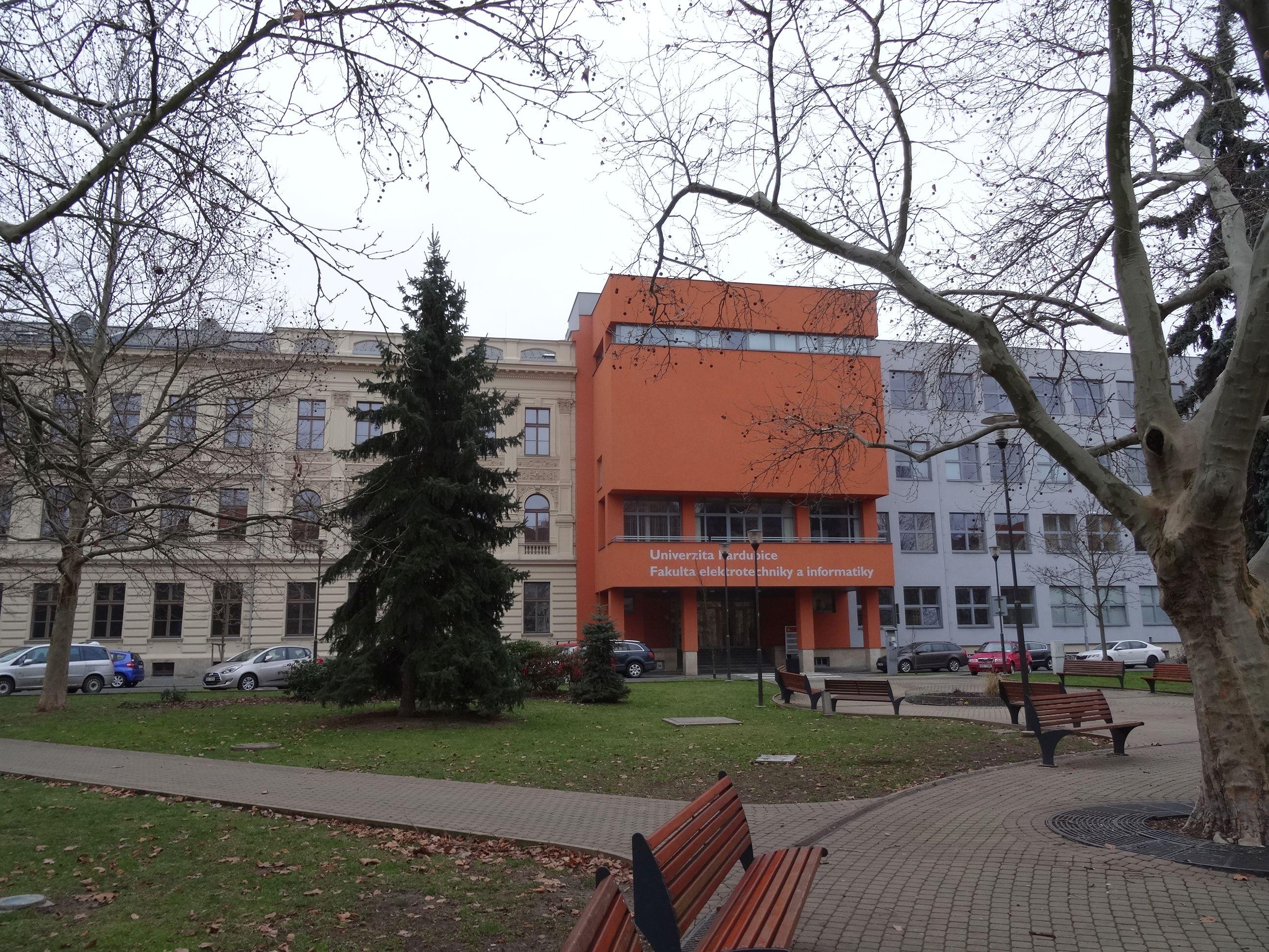 Univerzita Pardubice - Fakulta elektrotechniky a informatiky foto 2