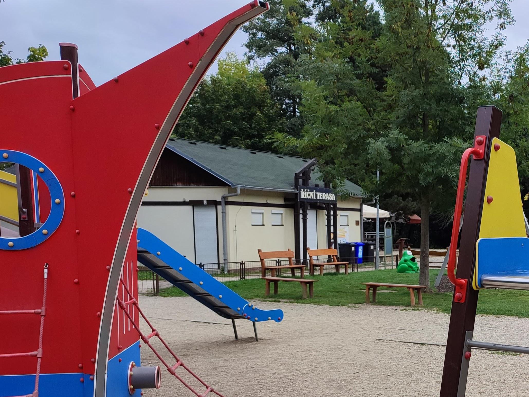Říční terasa Cheb foto 2