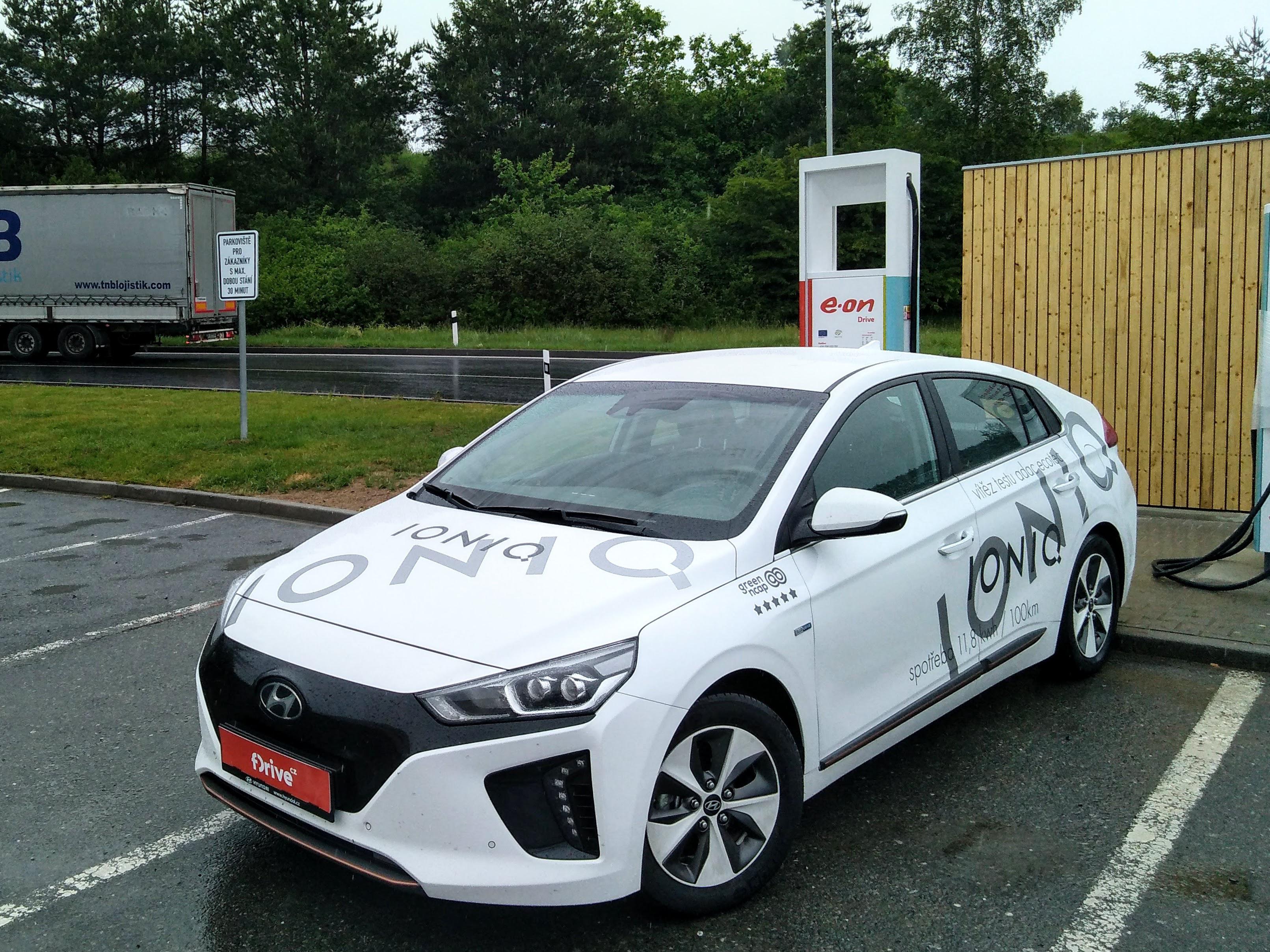 Dobíjecí stanice E.ON Drive