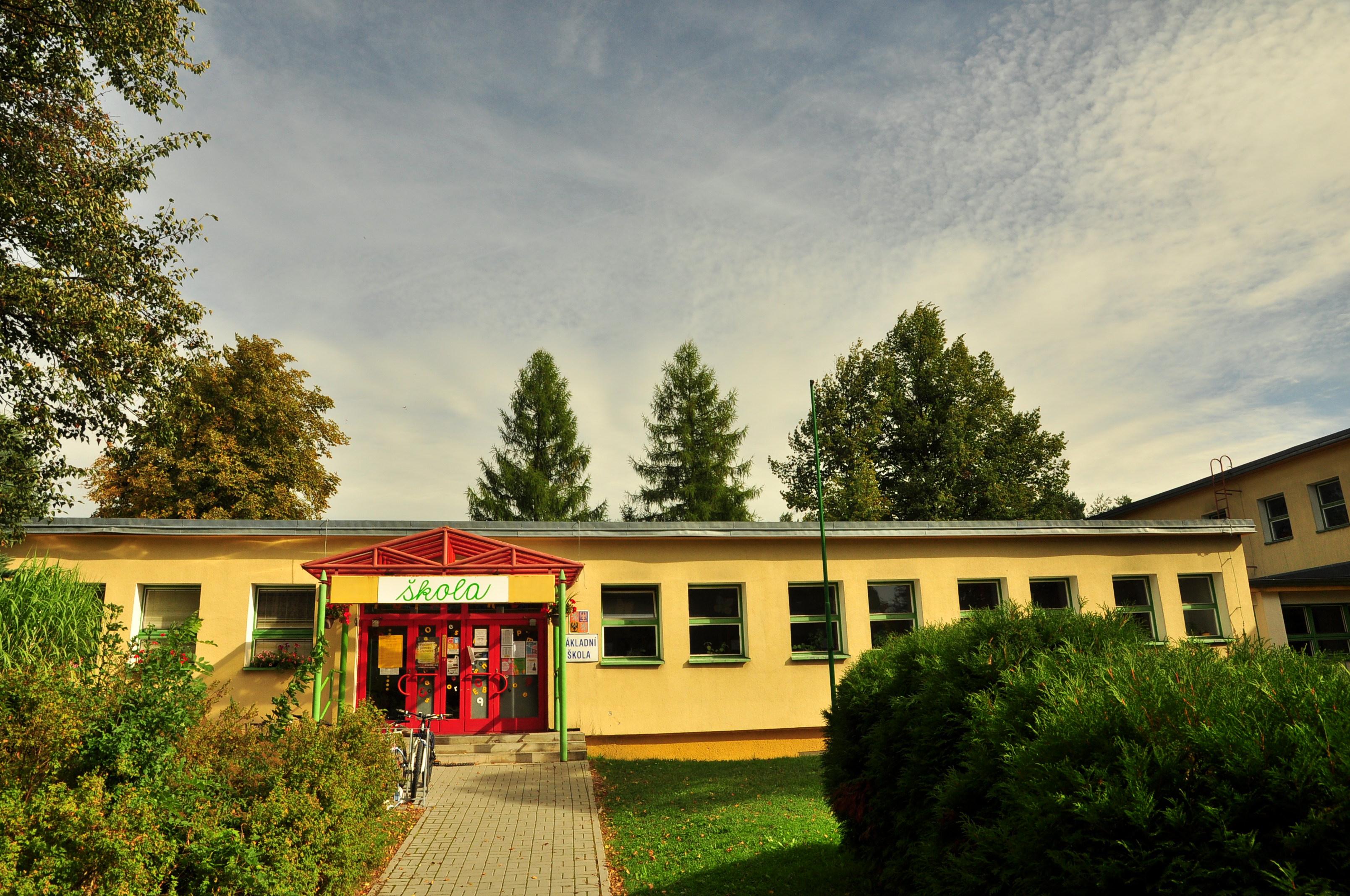 ZŠ Záhumení, Rožnov pod Radhoštěm foto 2