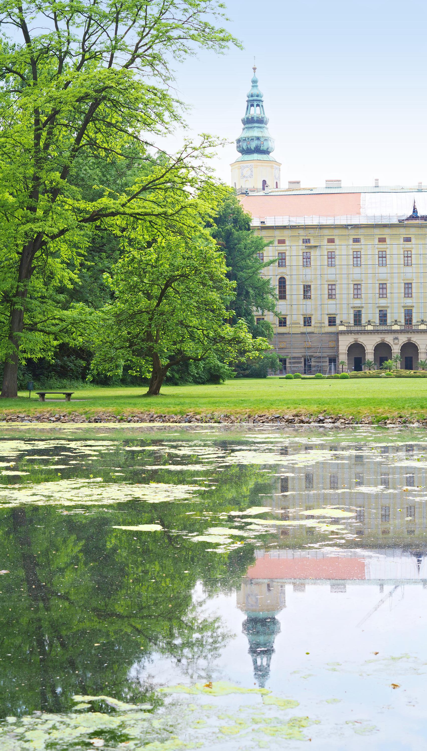 Historická knihovna Arcibiskupského zámku a zahrad foto 2