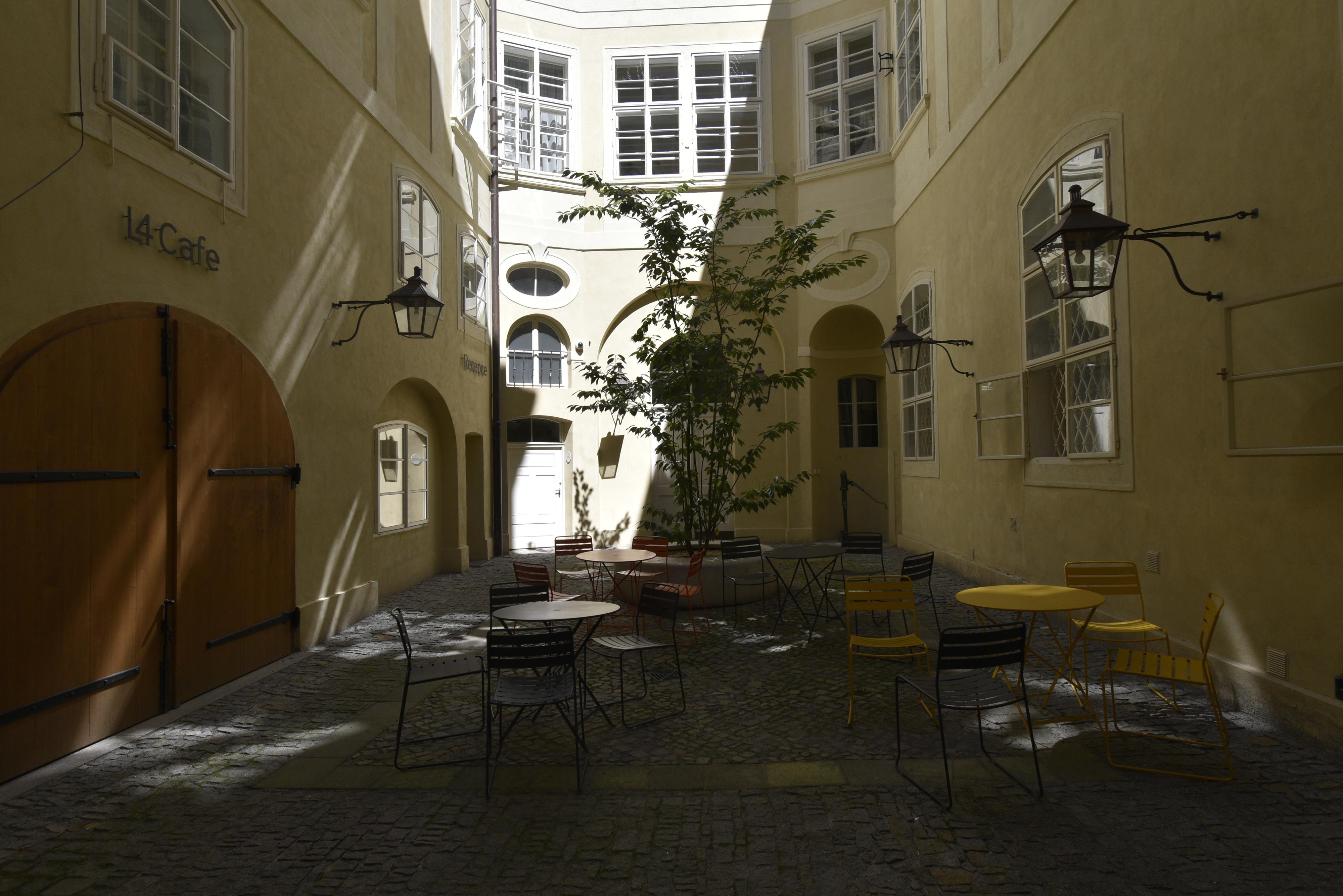 Fine Antiques Prague foto 4