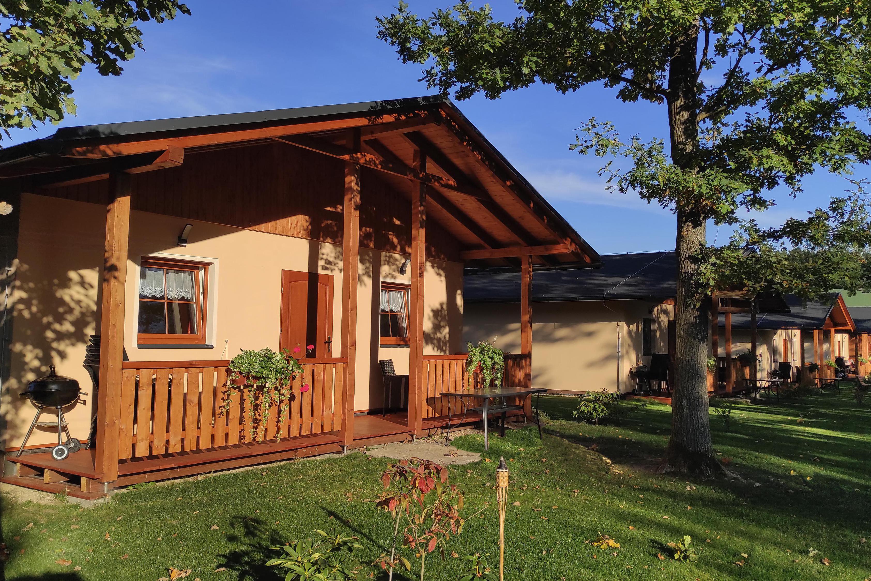 Chaty u rybníka Brodský