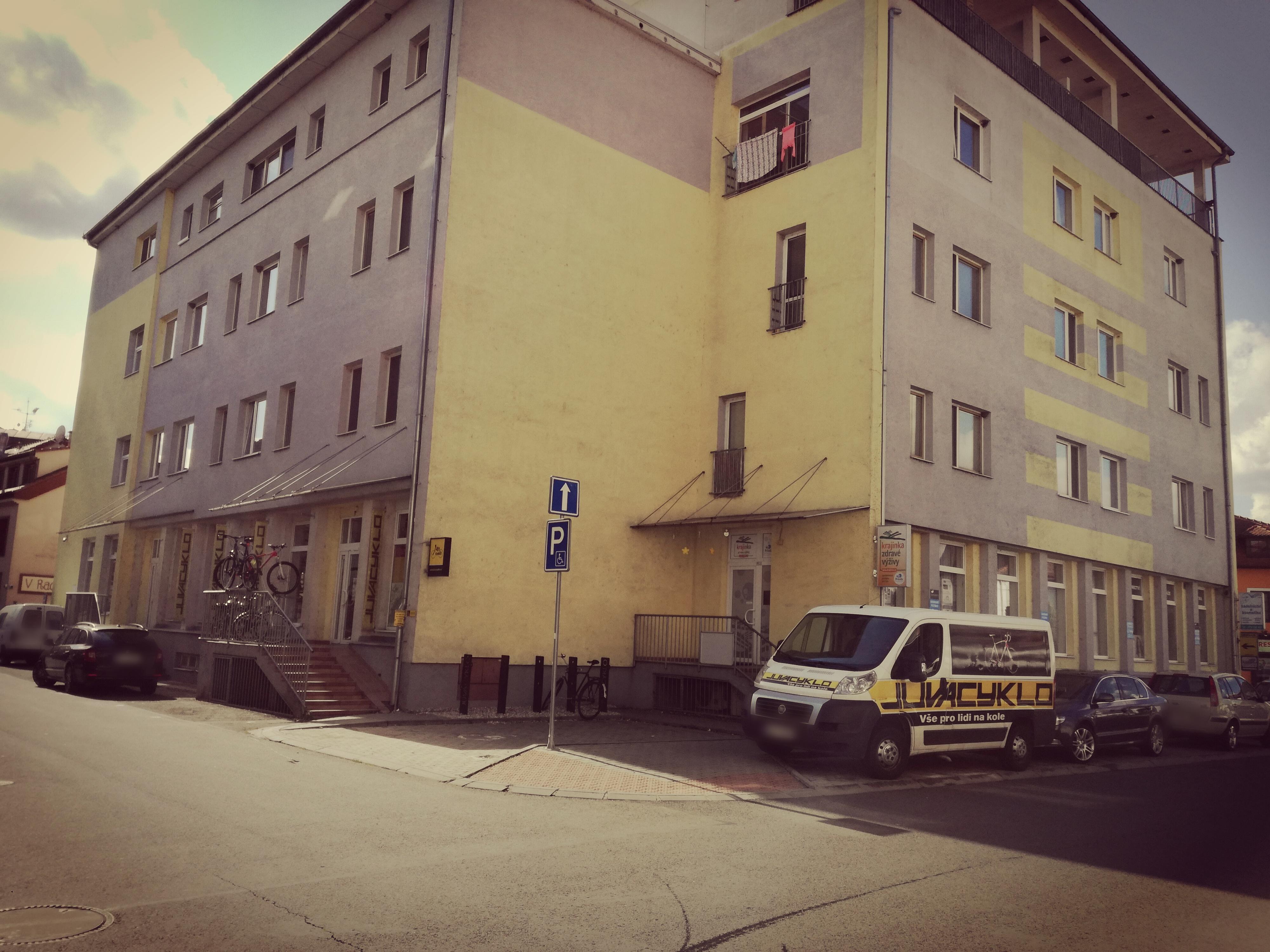 Prodejna JUVACYKLO Uherské Hradiště – exteriér