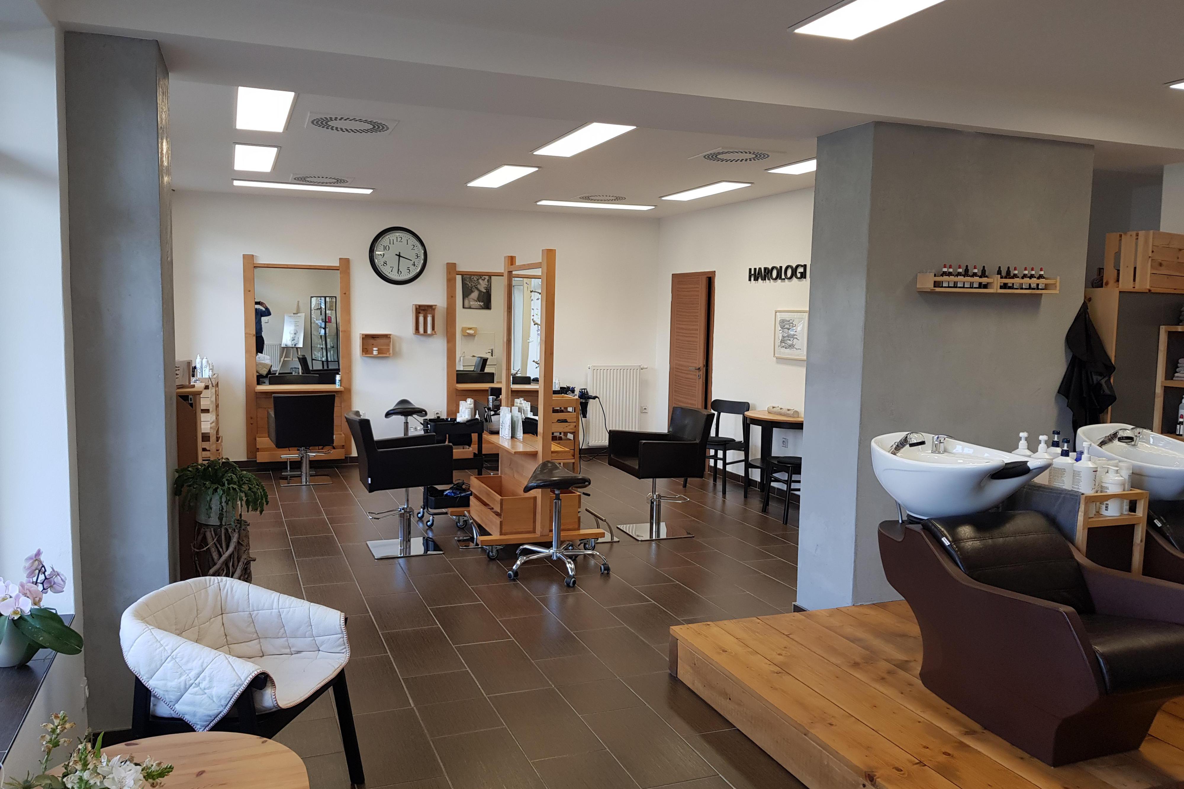 LENKA VOLFOVÁ, kadeřnice