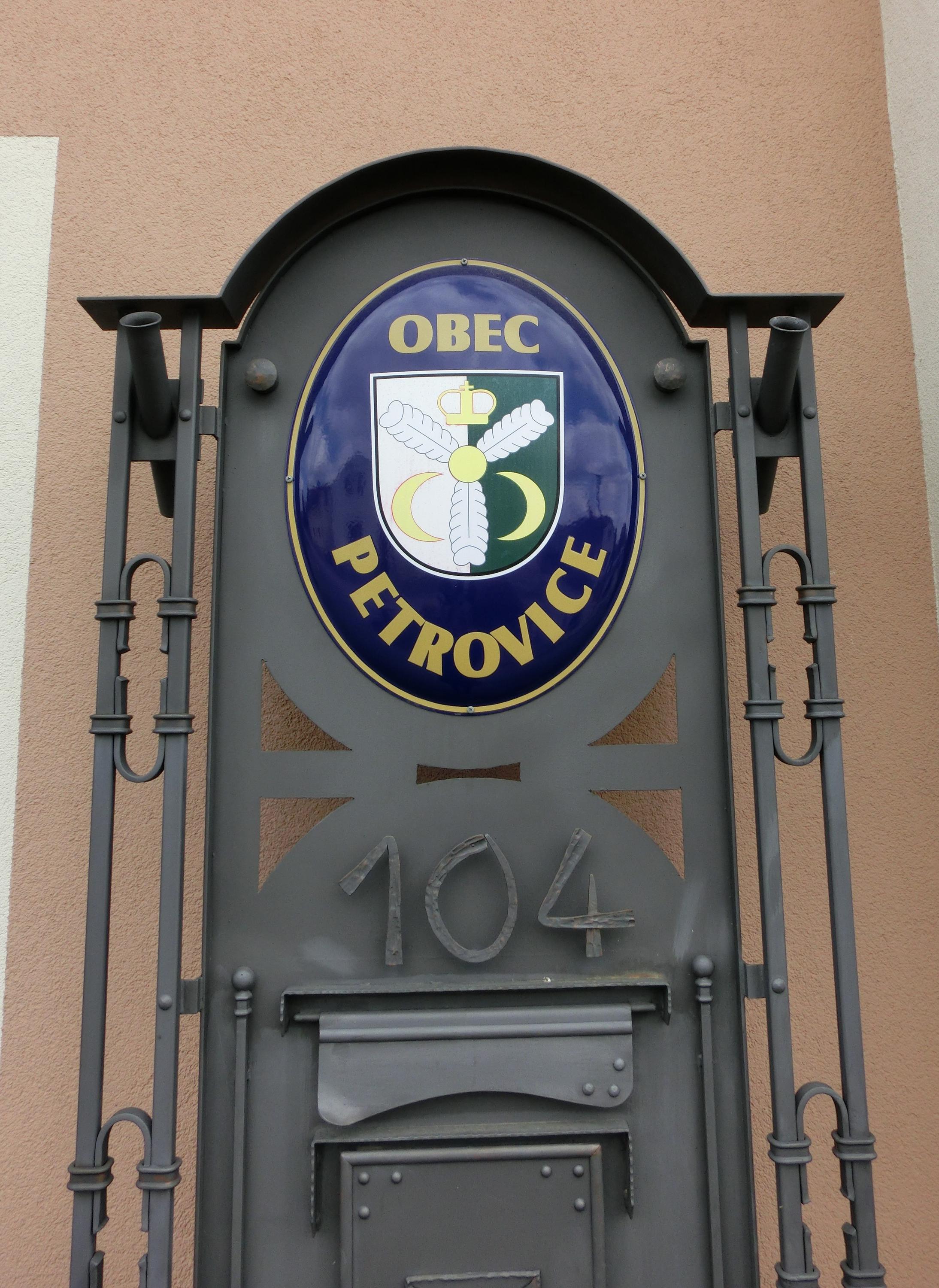 Petrovice - obecní úřad foto 4