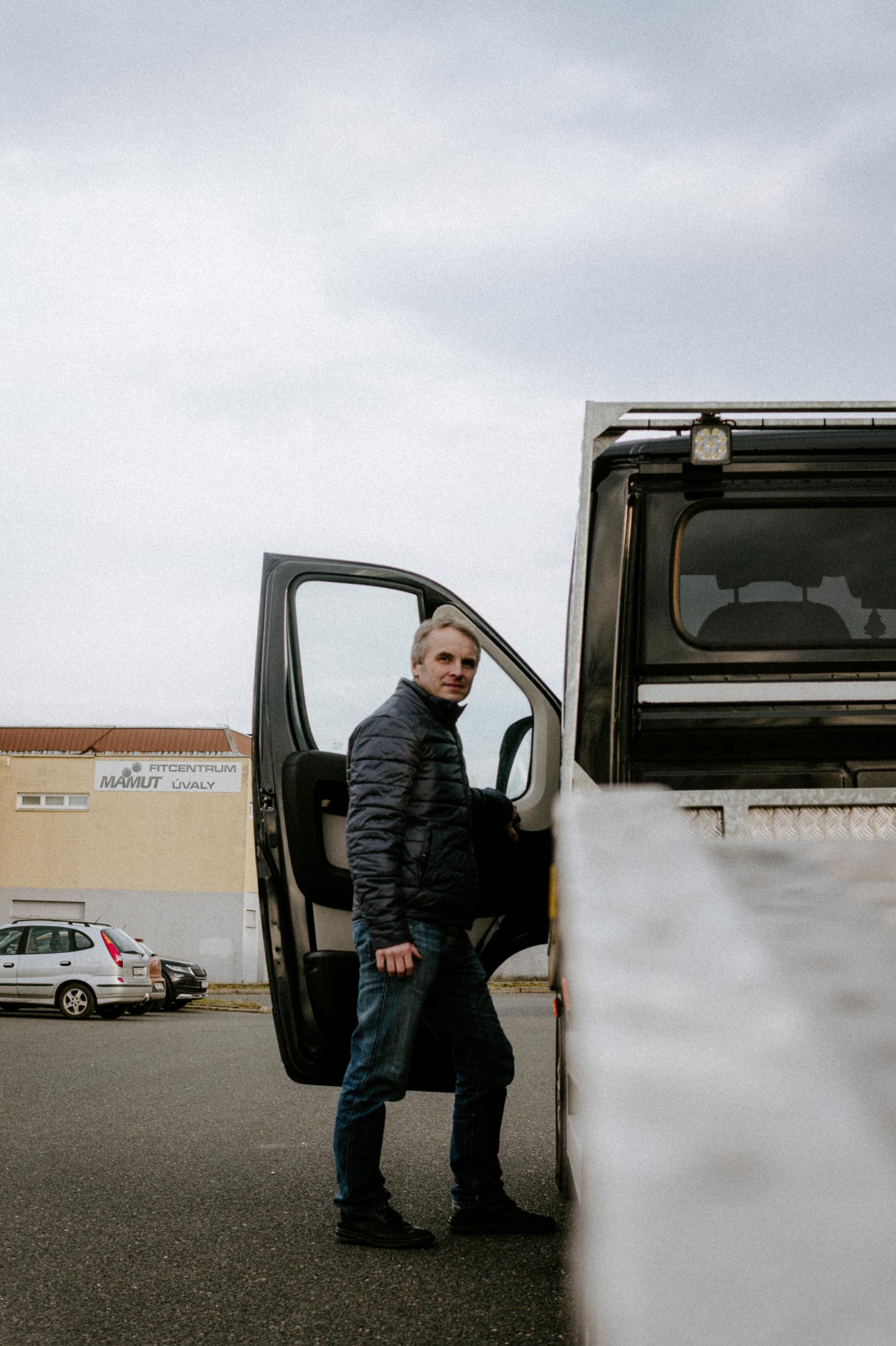 Odtahovka -půjčovna-odtahové služby foto 4