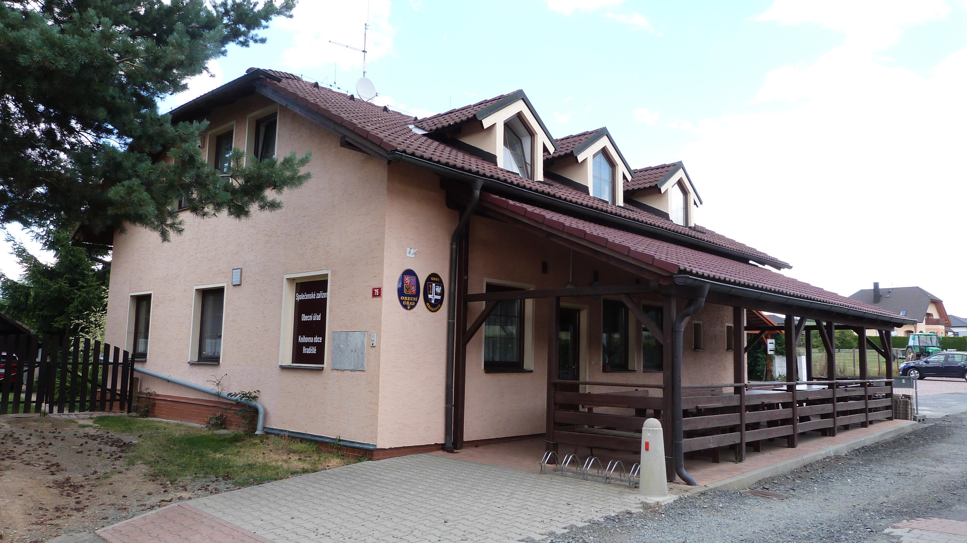 Hradiště - obecní úřad foto 2