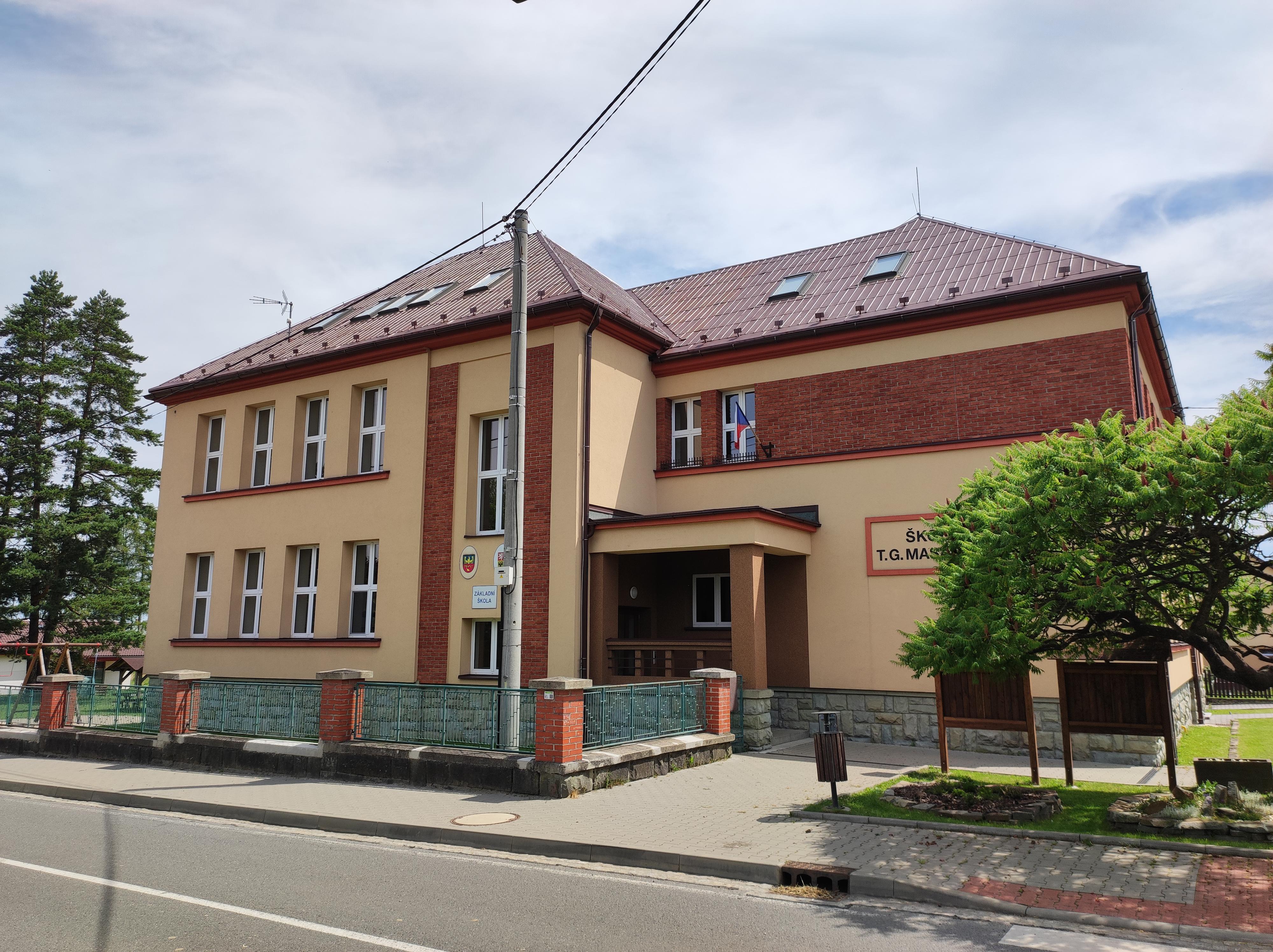 ZŠ T. G. Masaryka a MŠ Komorní Lhotka