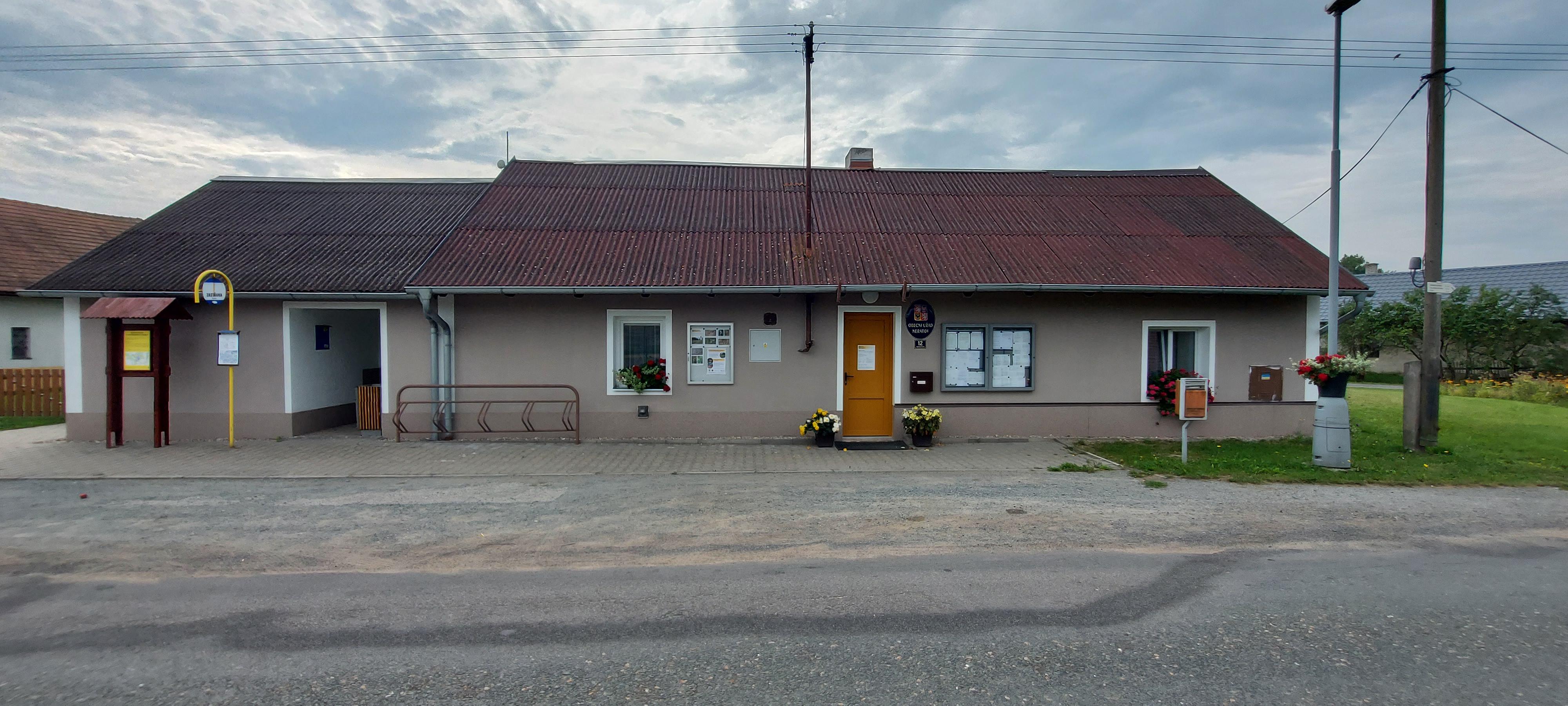 Neratov - obecní úřad foto 2