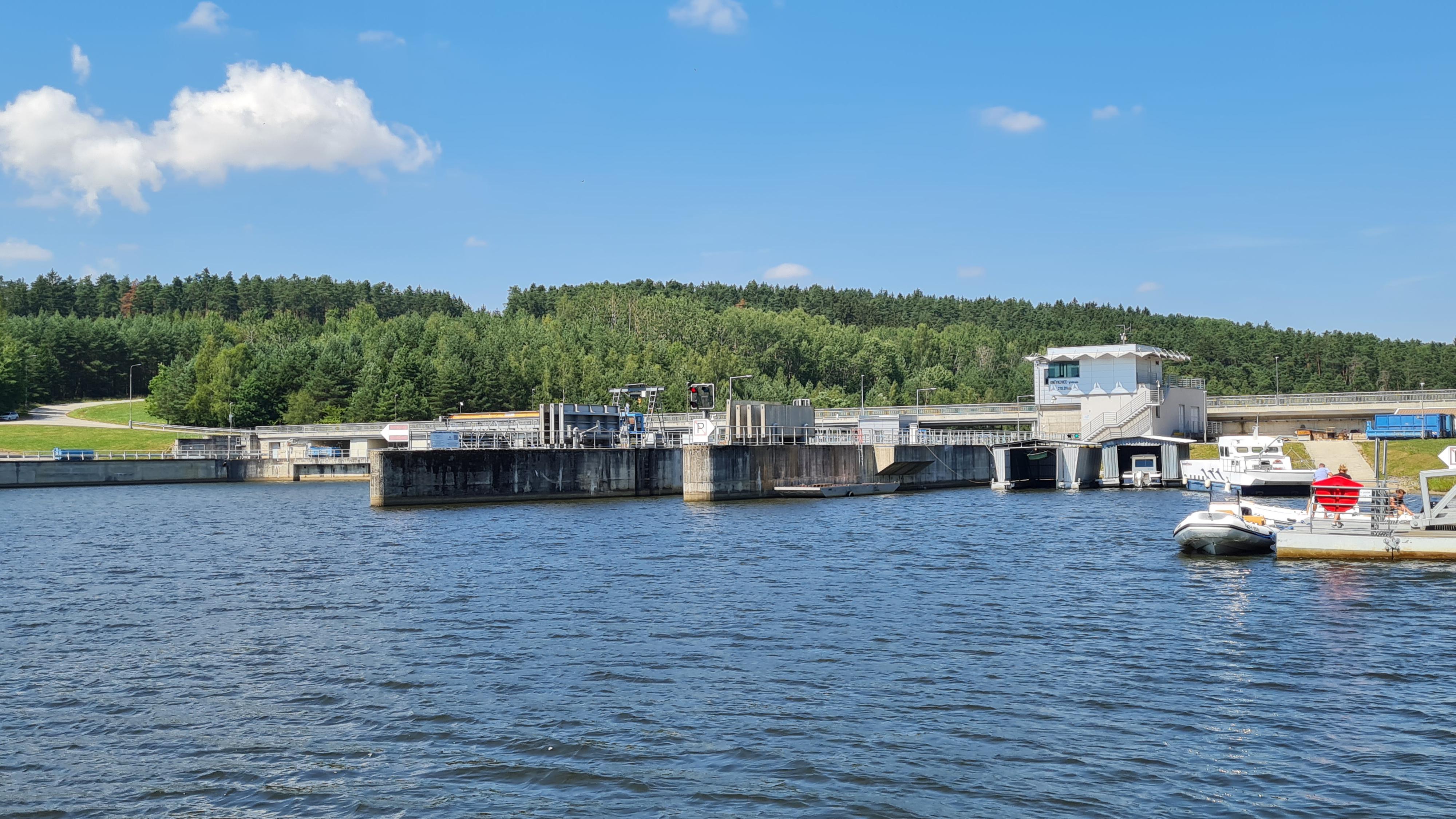 Plavební komora Hněvkovice přehrada foto 6