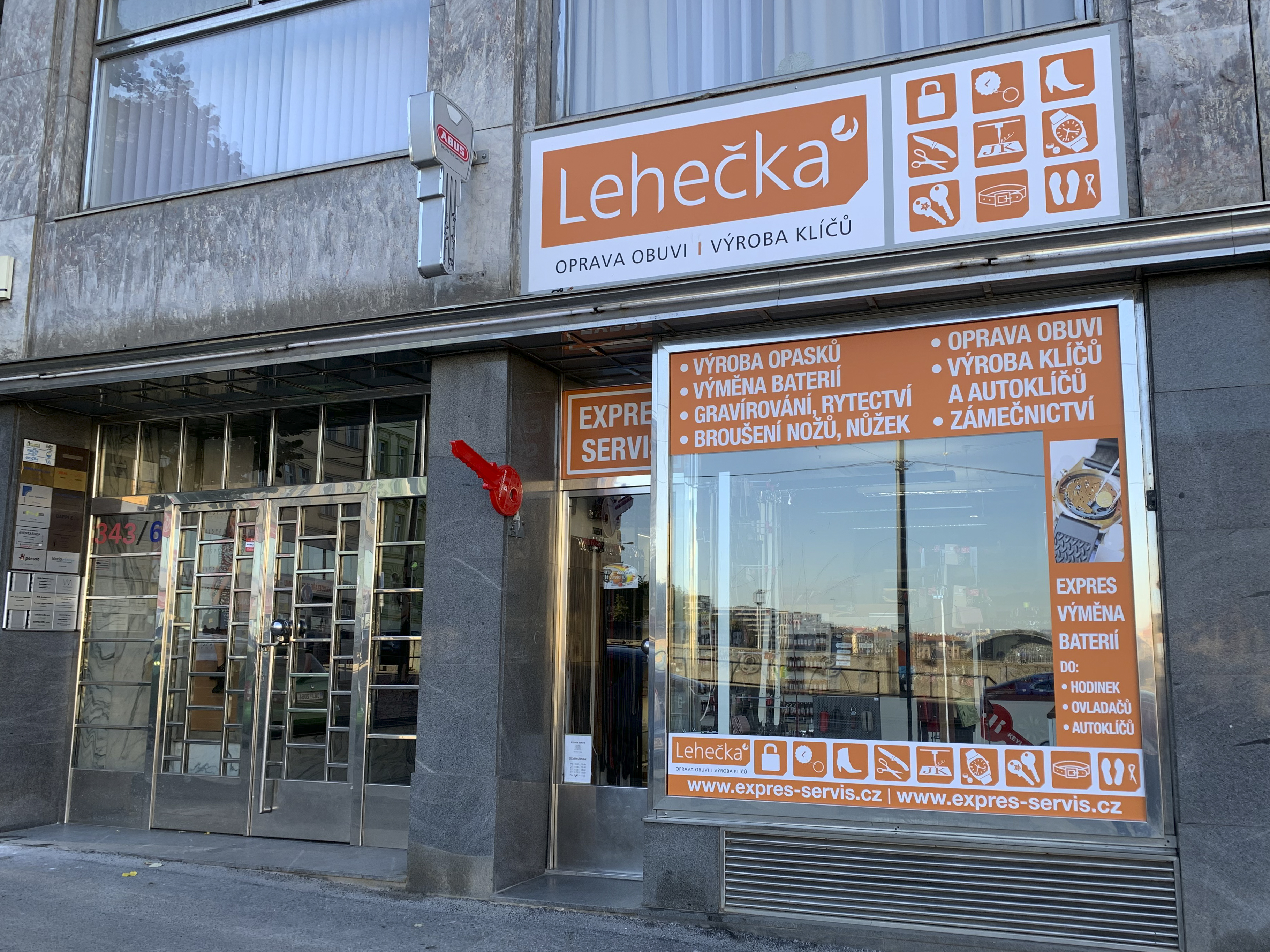 Opravna obuvi, výroba klíčů - Lehečka foto 3
