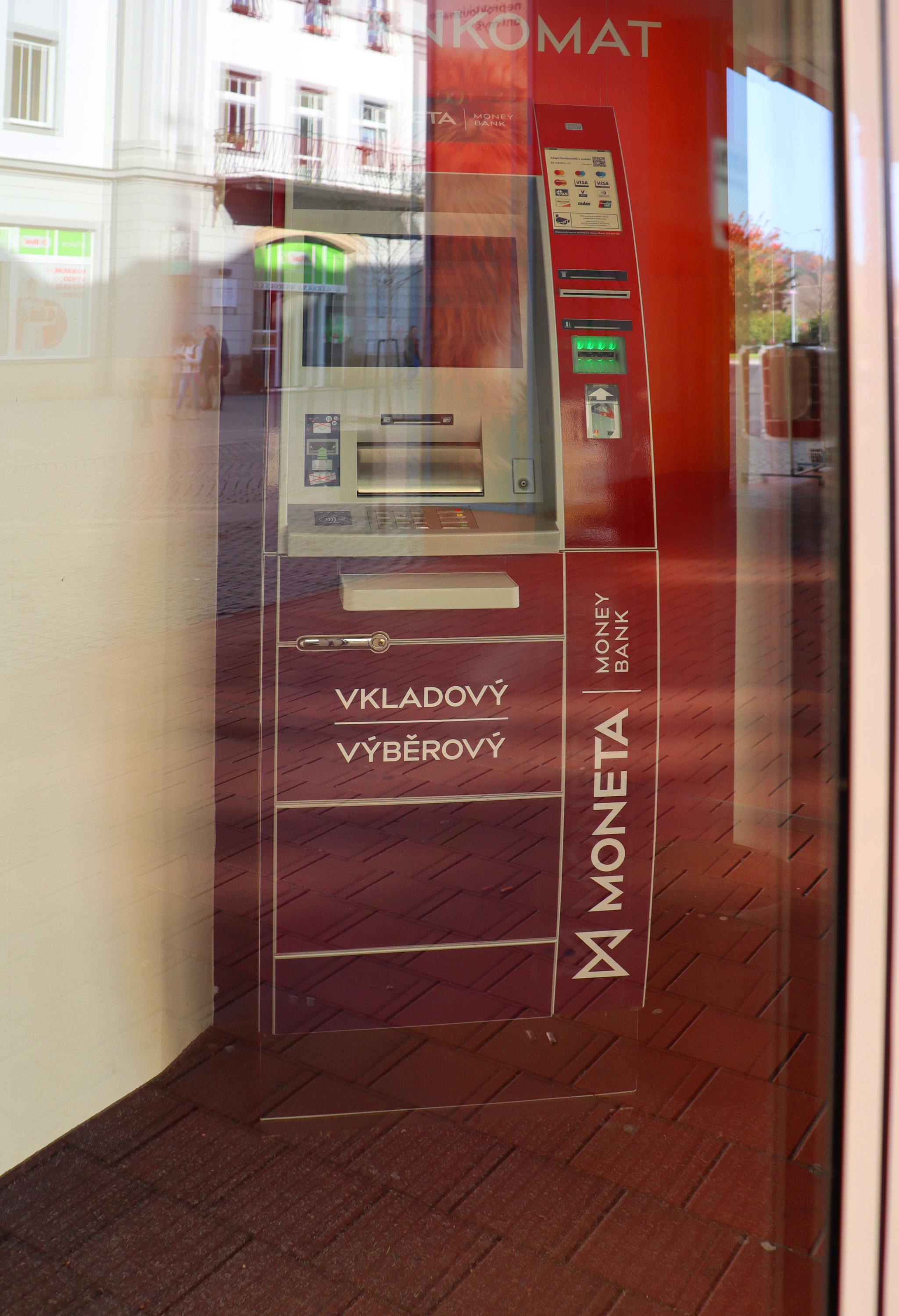 Bankomat MONETA Bank vkladový foto 2