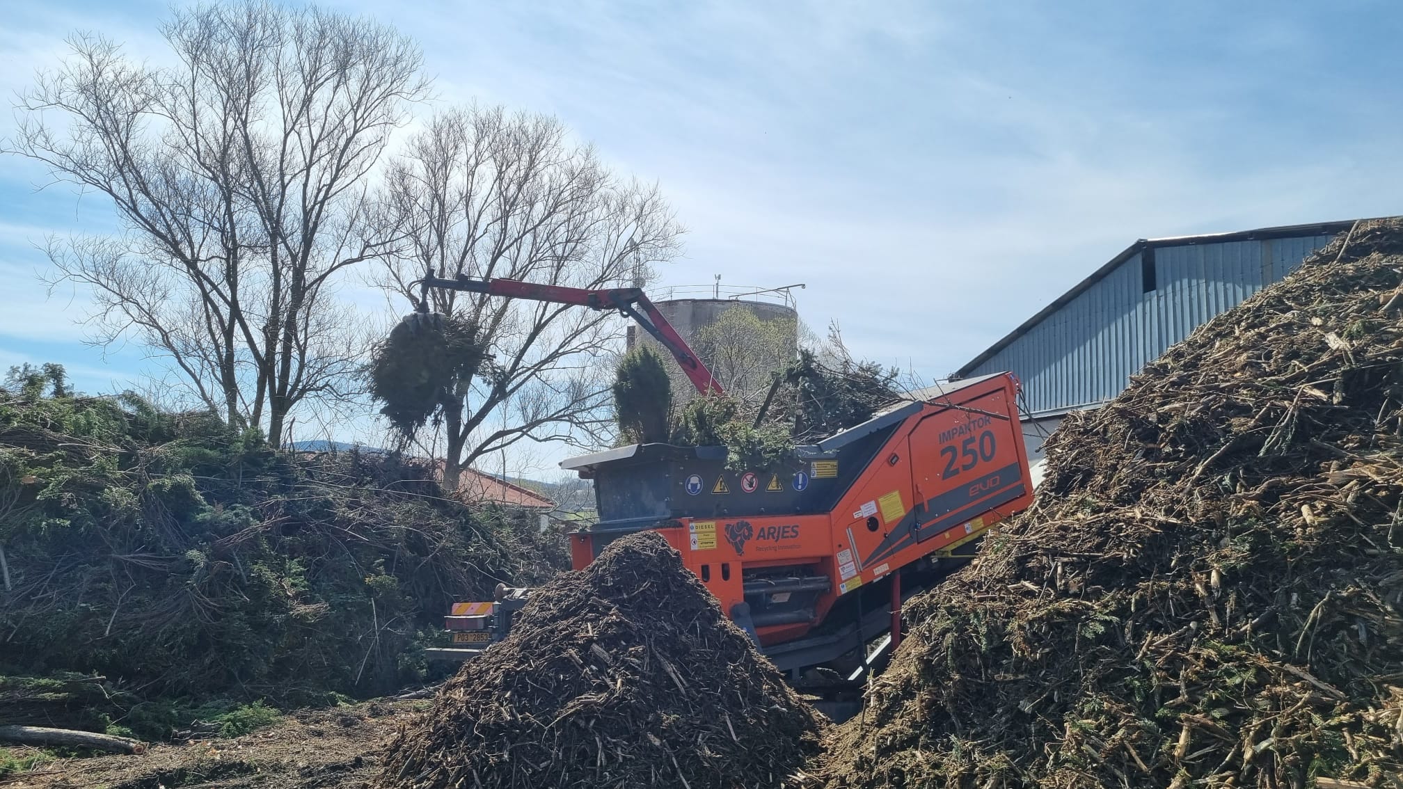 MALINA - VRŠE - Drcení materiálu, štěpkování dřeva foto 6