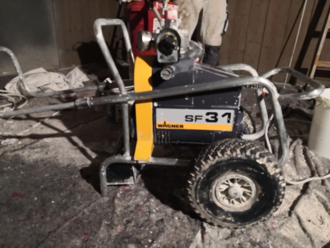 Malba bílá stříkaná