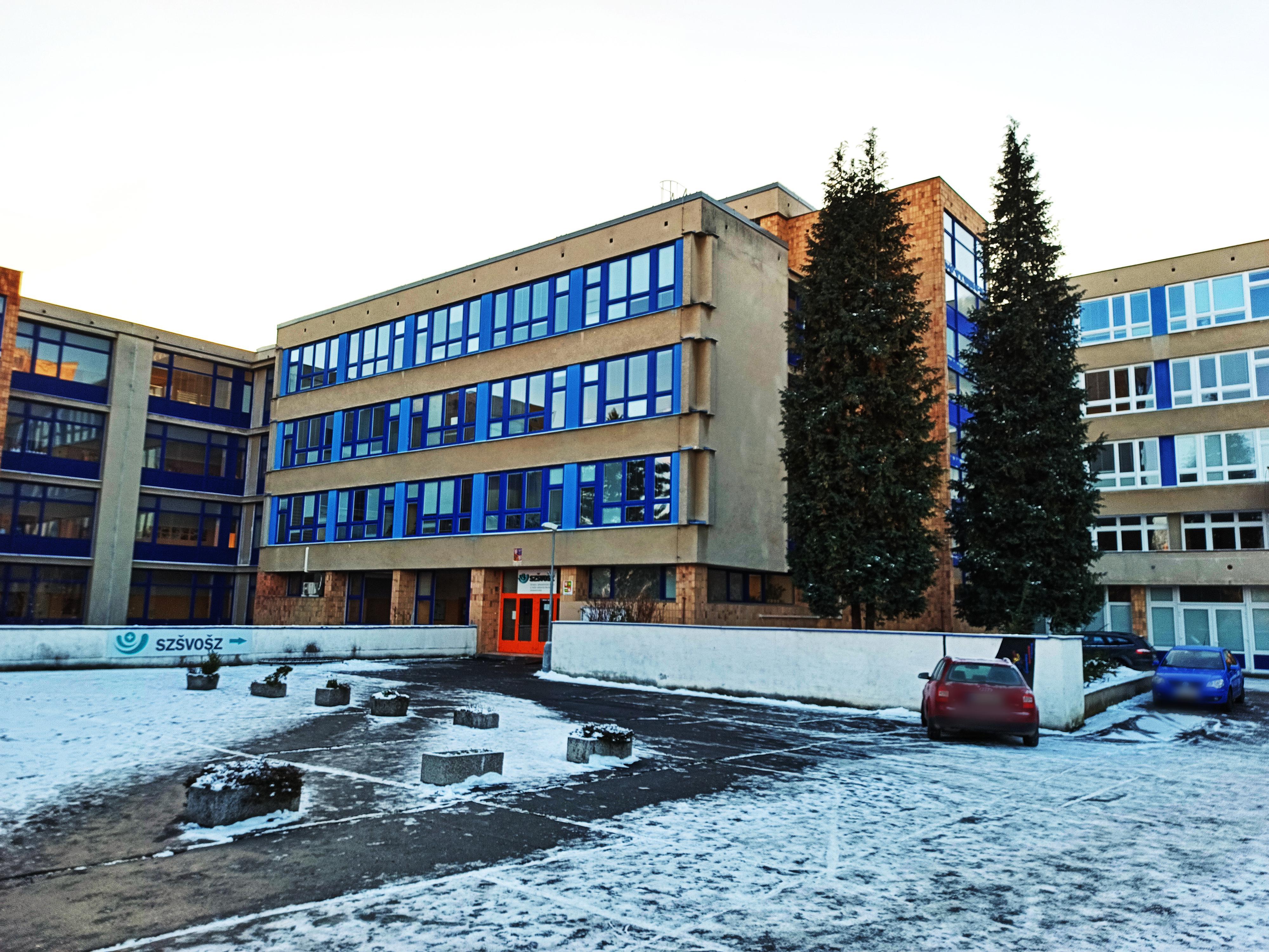 Střední průmyslová škola dopravní, Plzeň, Karlovarská 99 - domov mládeže foto 2
