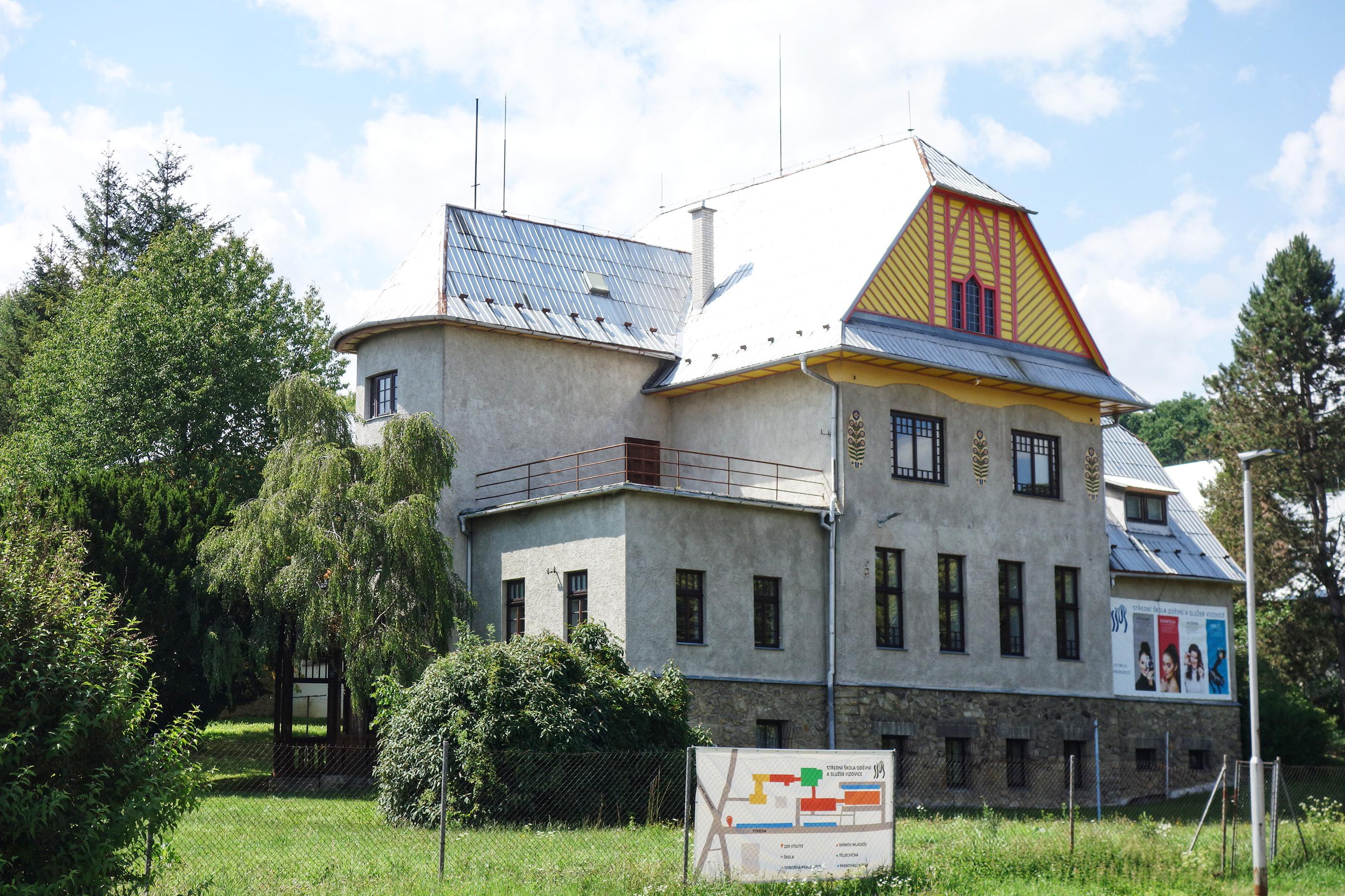 Střední škola oděvní a služeb Vizovice foto 4