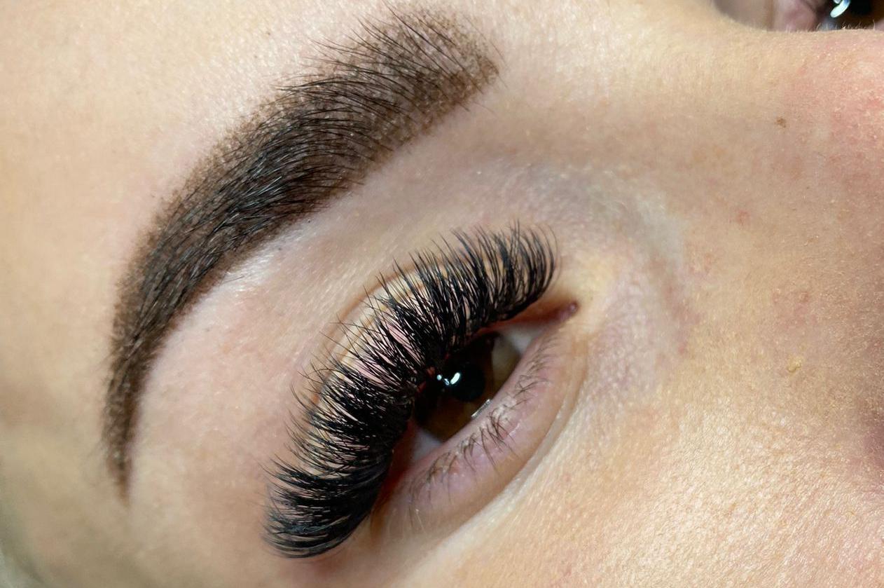 Permanentní make-up a prodlužování řas  Dominika Šafferová