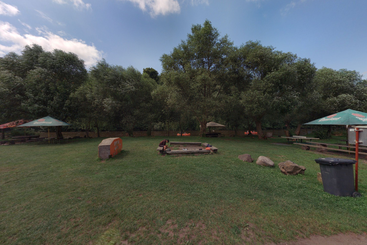 Půjčovna lodí Leština