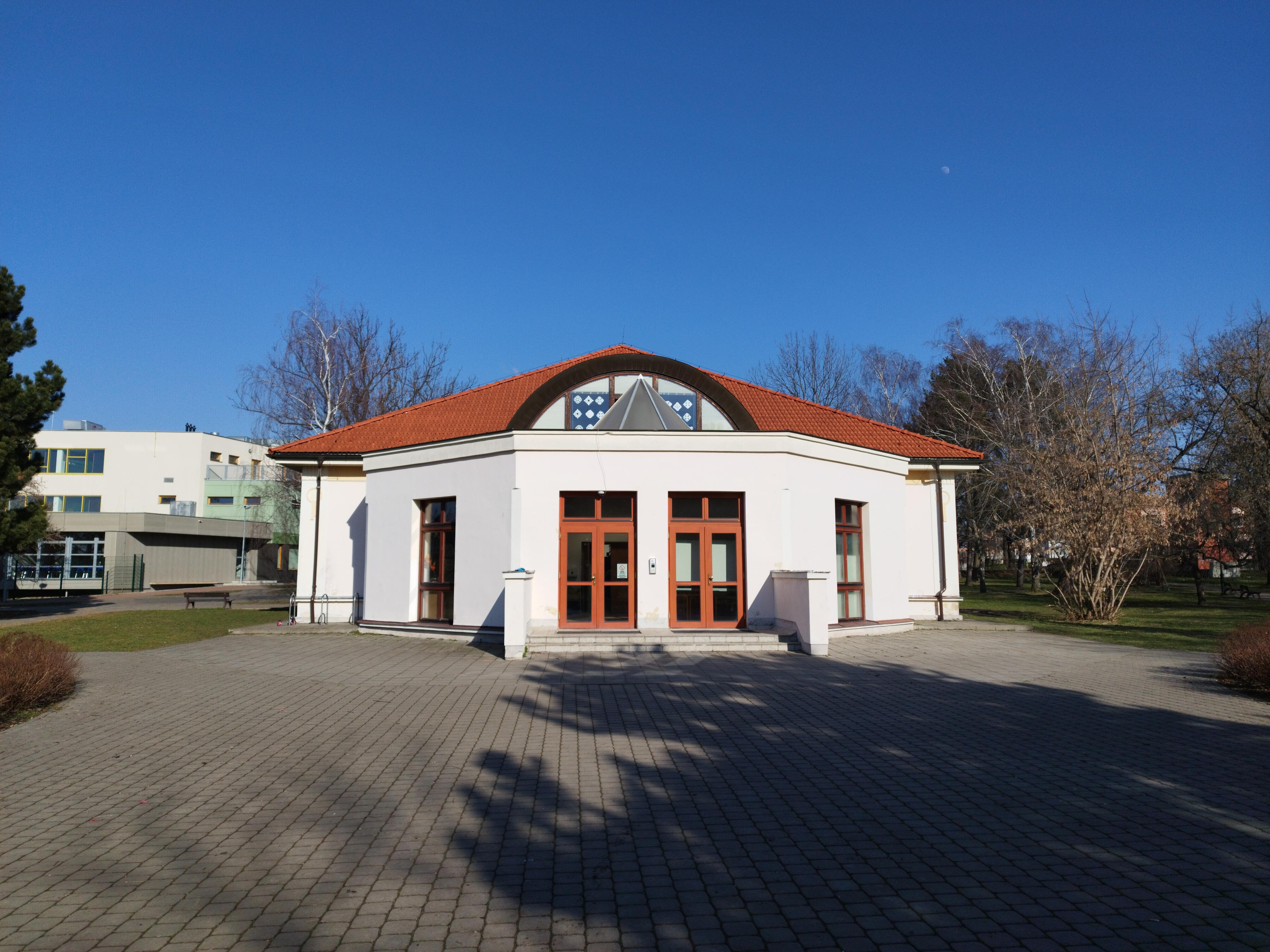 Základní škola Dolní Měcholupy foto 2