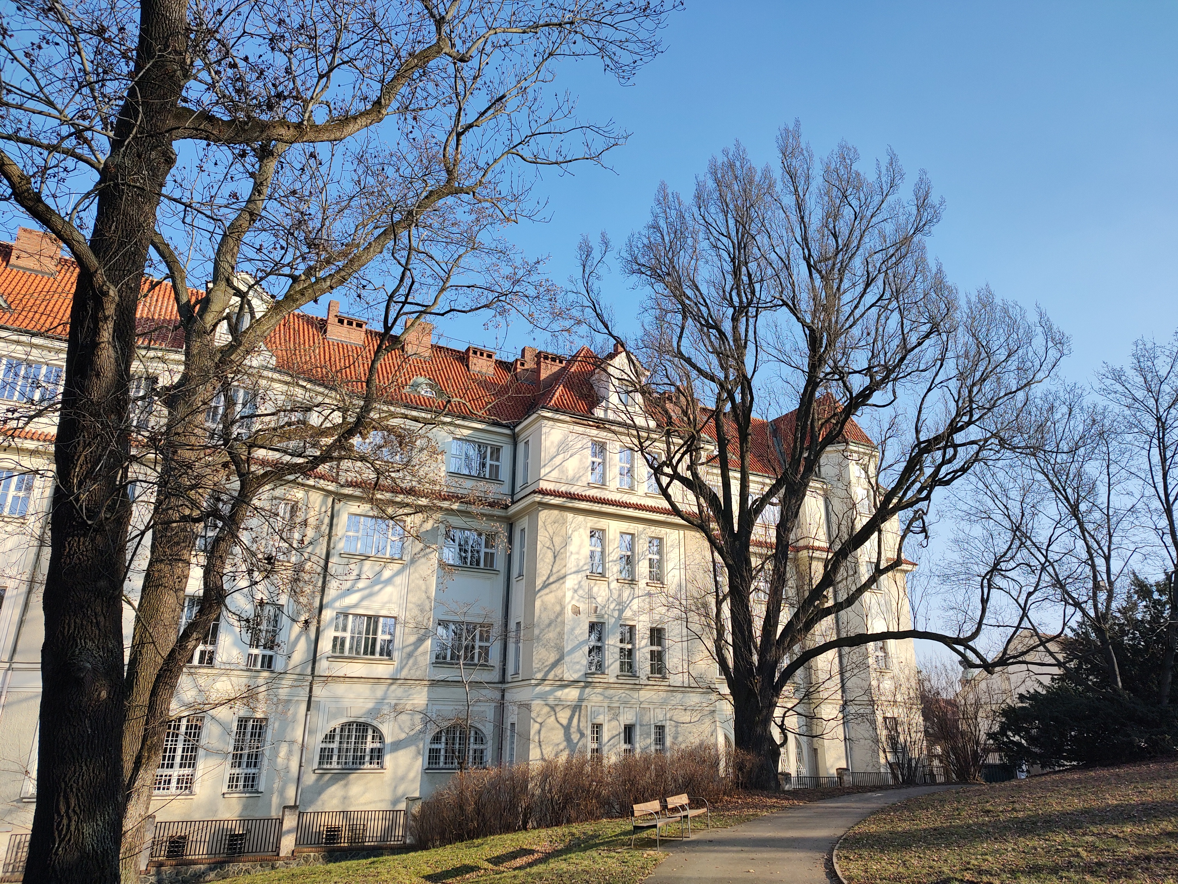 Gymnázium Praha 8, U Libeňského zámku foto 4