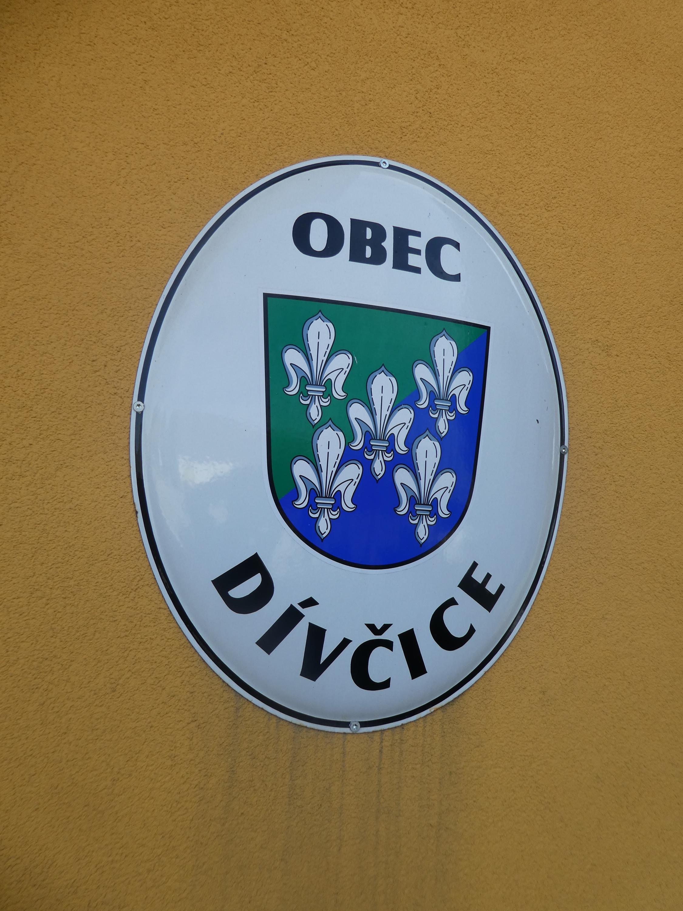 Dívčice - obecní úřad foto 2