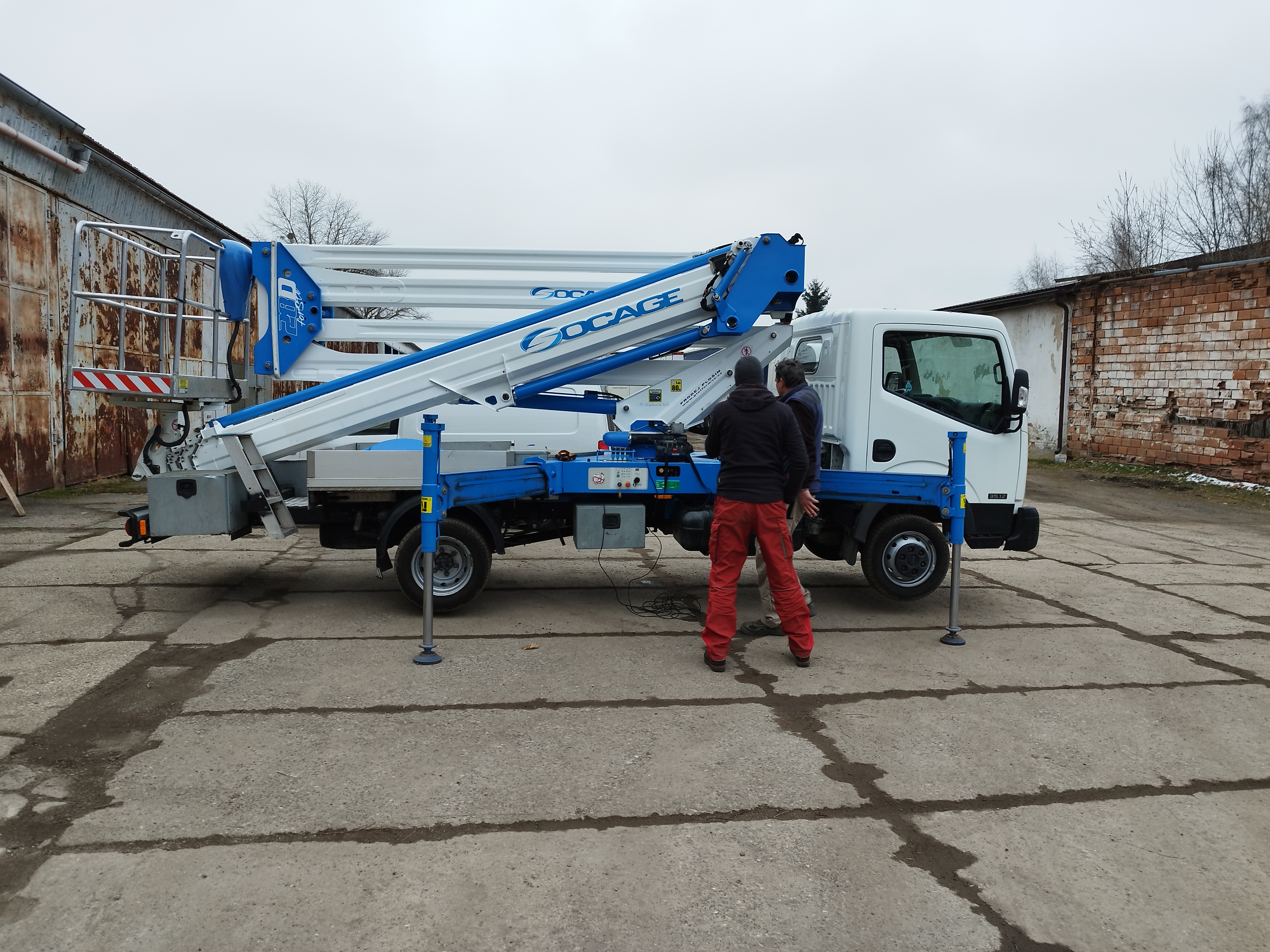 Práce s vysokozdvižnou plošinou - Oldřich Kachyňa foto 2