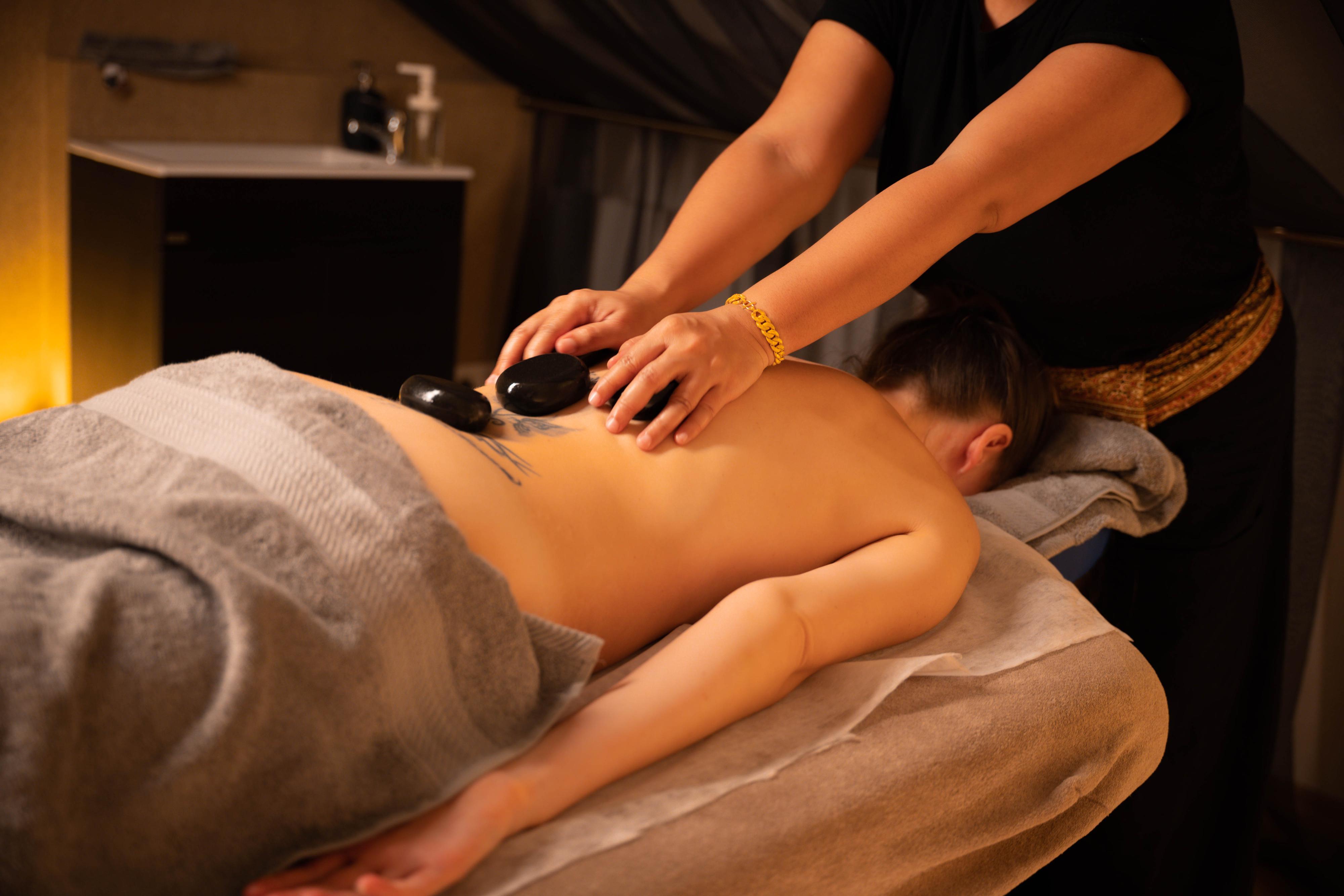 Masáž lávovými kameny