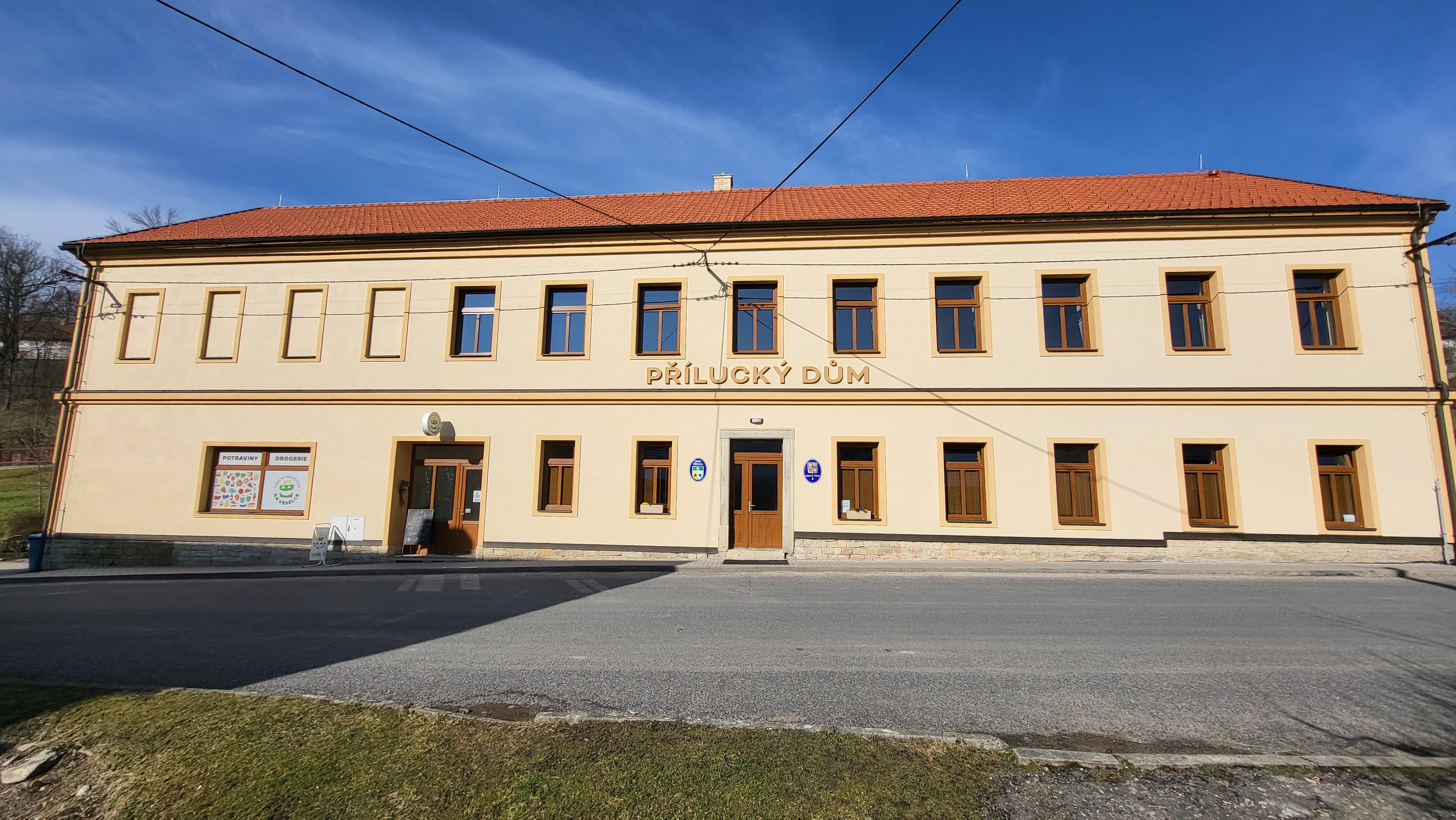 Obecní obchůdek a bistro na Veselce foto 3