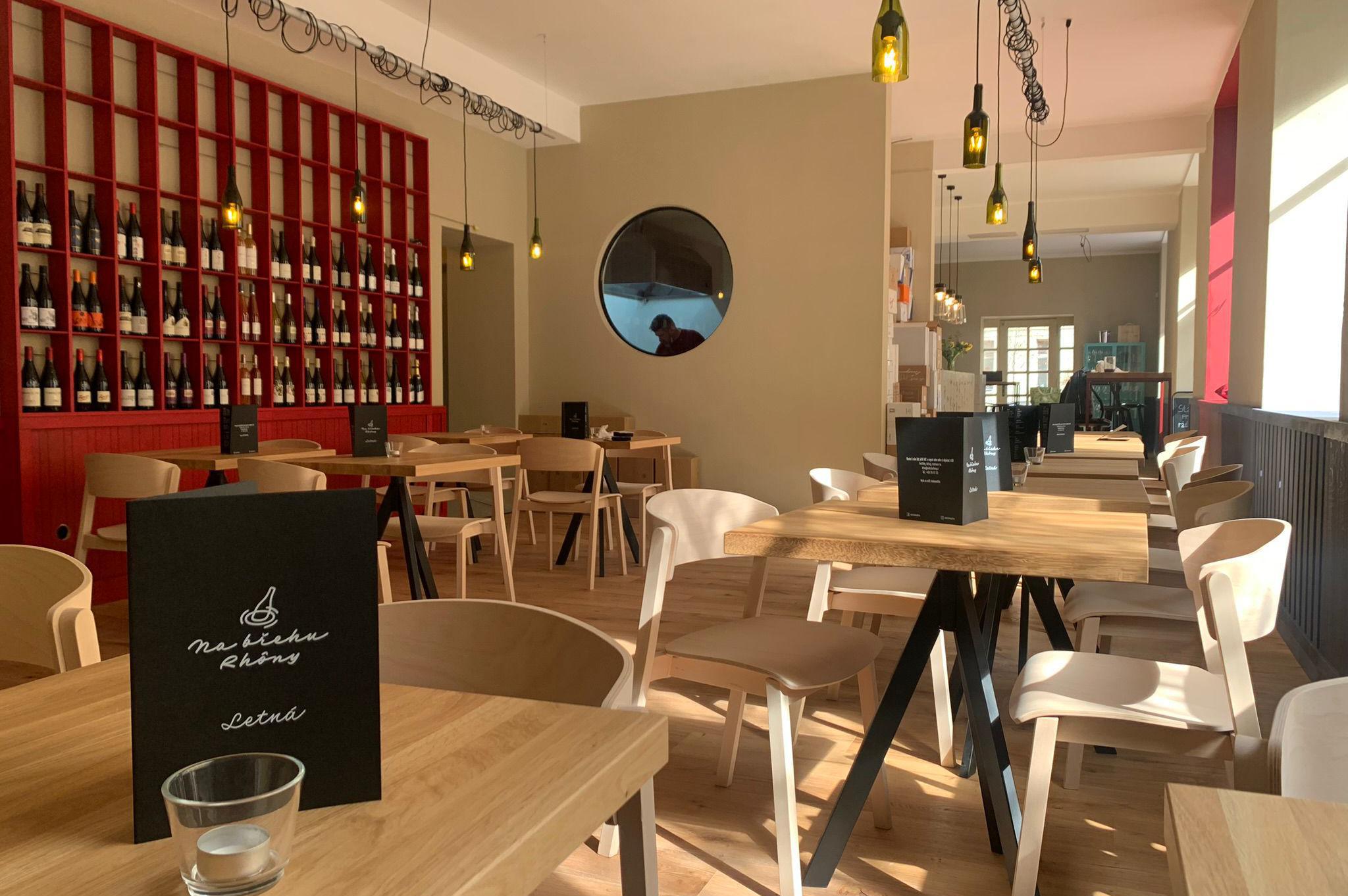 Vinárna Na břehu Rhôny Letná