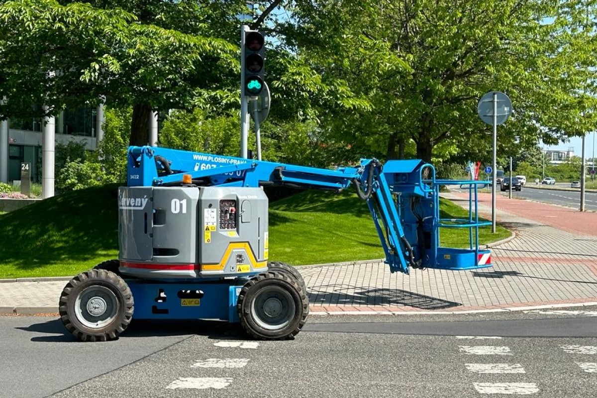 Pronájem pracovních plošin s dosahem koše 23 metrů