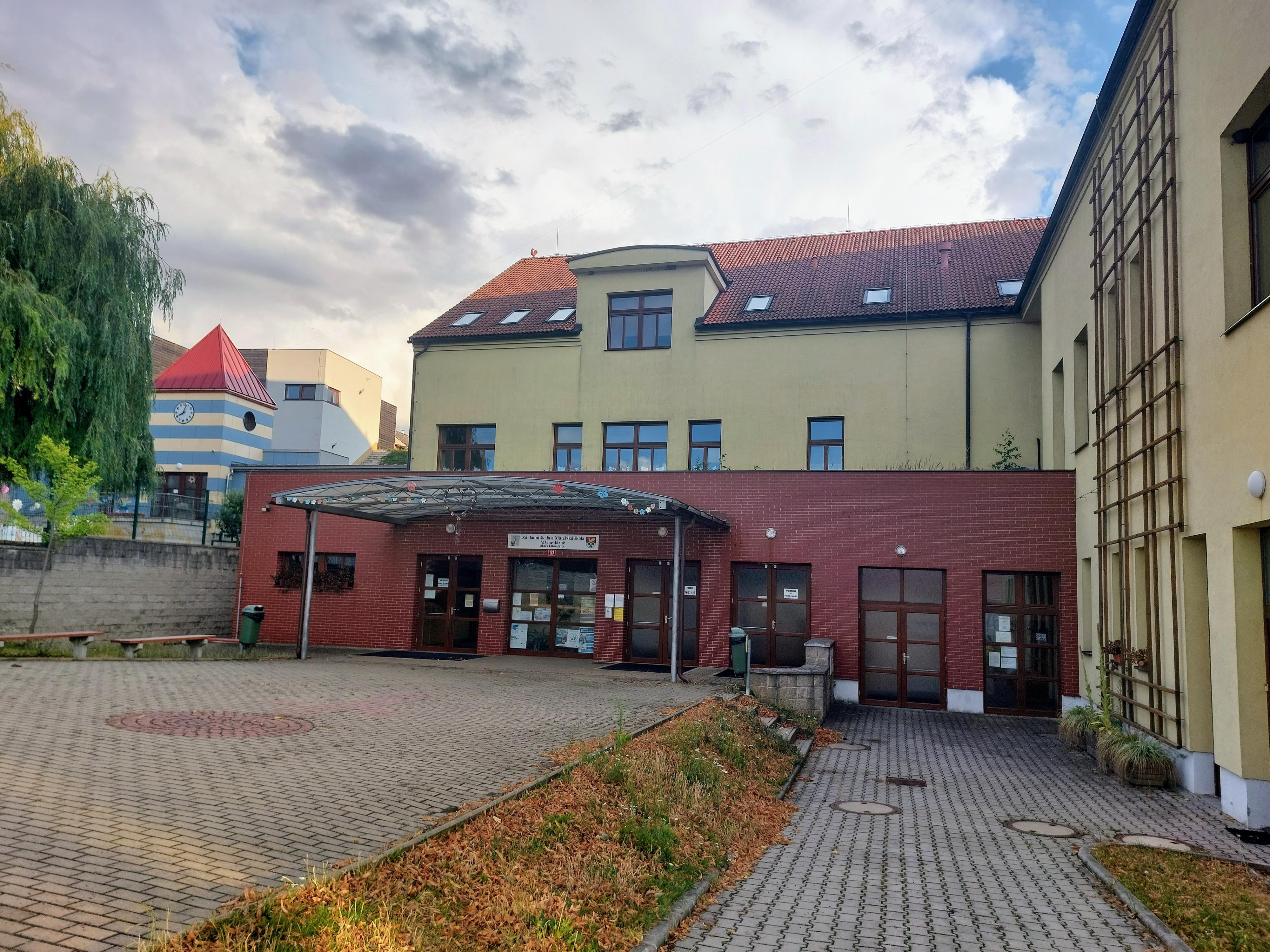 Základní a Mateřská škola Mšené-lázně foto 2