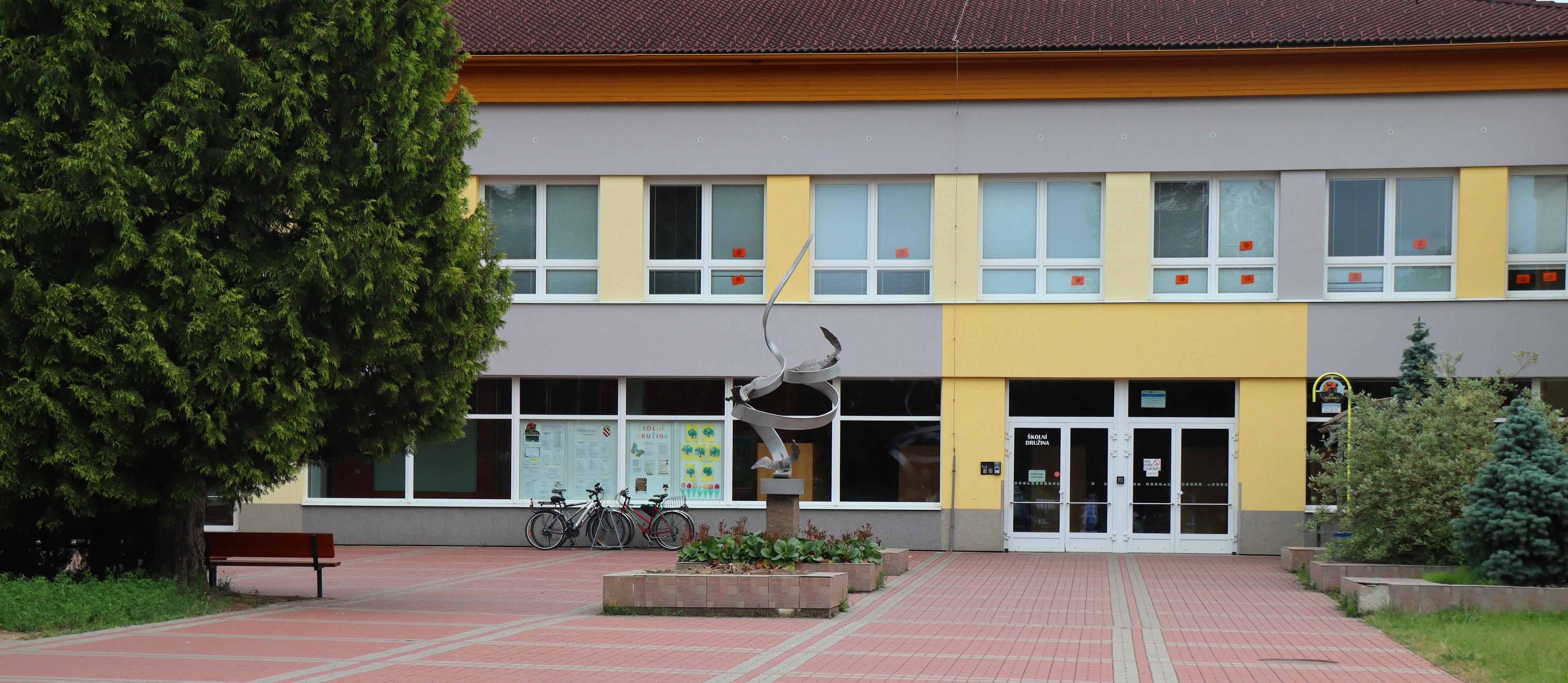 Základní škola Sezemice foto 2
