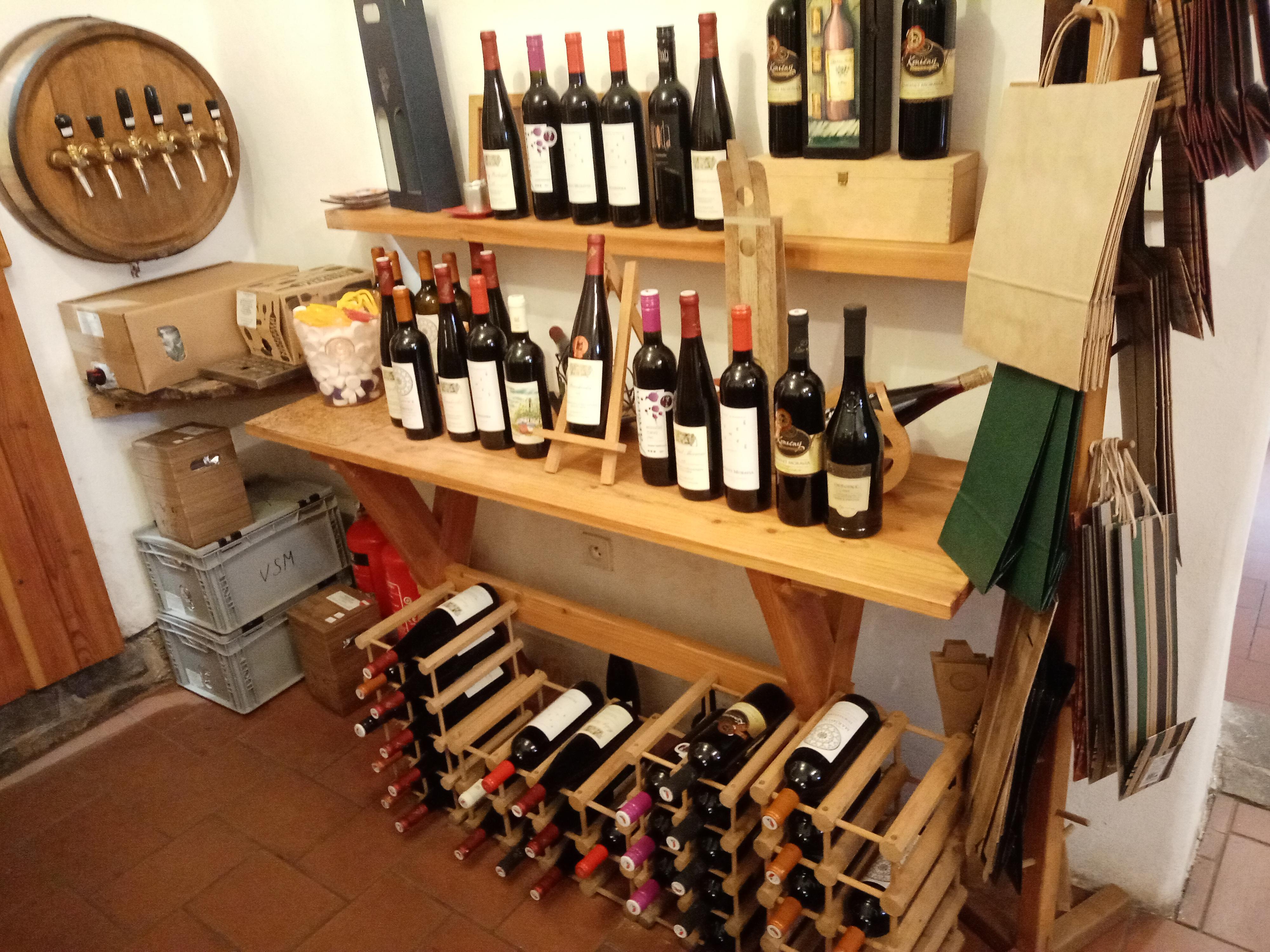 Galerie vín pod Radnicí foto 3